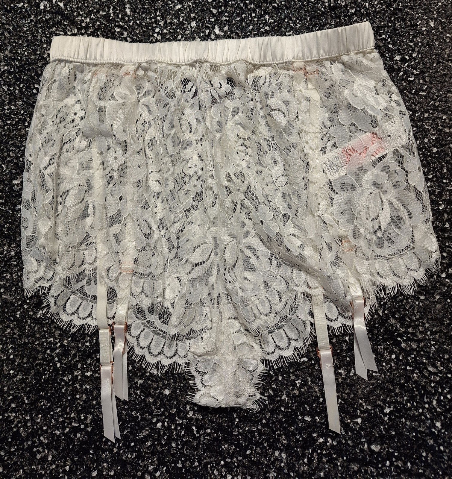 Sexy spierwitte broek van Hunkemöller L-XL, Kleding | Dames, Ondergoed en Lingerie, Hunkemöller, Verzenden, Wit, Broekje of Short