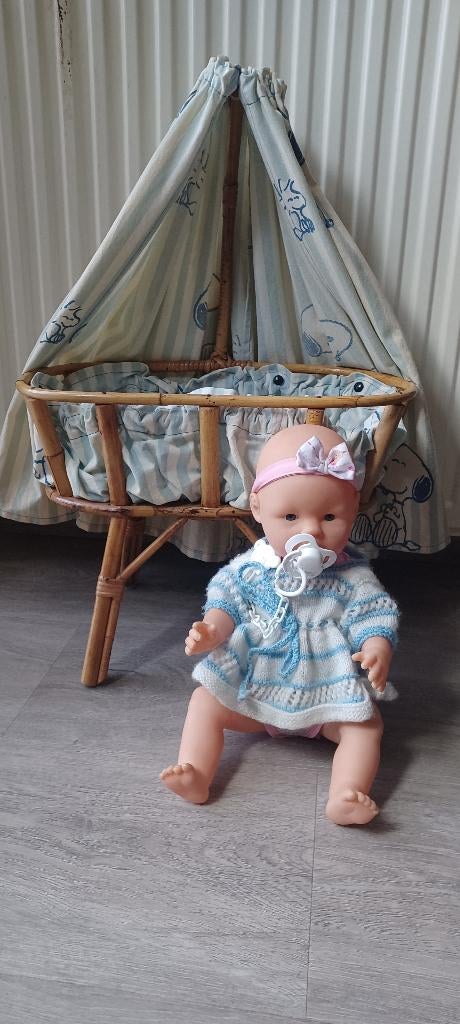 Poppenwiegje met pop en accessoires, Ophalen, Gebruikt, Babypop