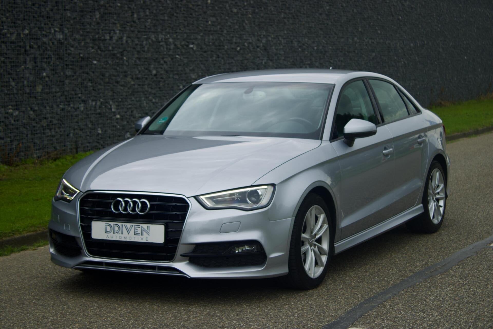 Audi A3 Limousine 2.0 TDI S-Line|AUT - LED - Camera -Carplay, Auto's, Gebruikt, 4 cilinders, Leder, Bedrijf