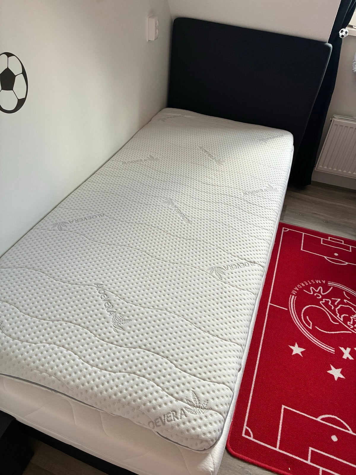 Eenpersoons boxspring met topper, zo goed als nieuw, Huis en Inrichting, Ophalen, 90 cm, Eenpersoons, Zo goed als nieuw