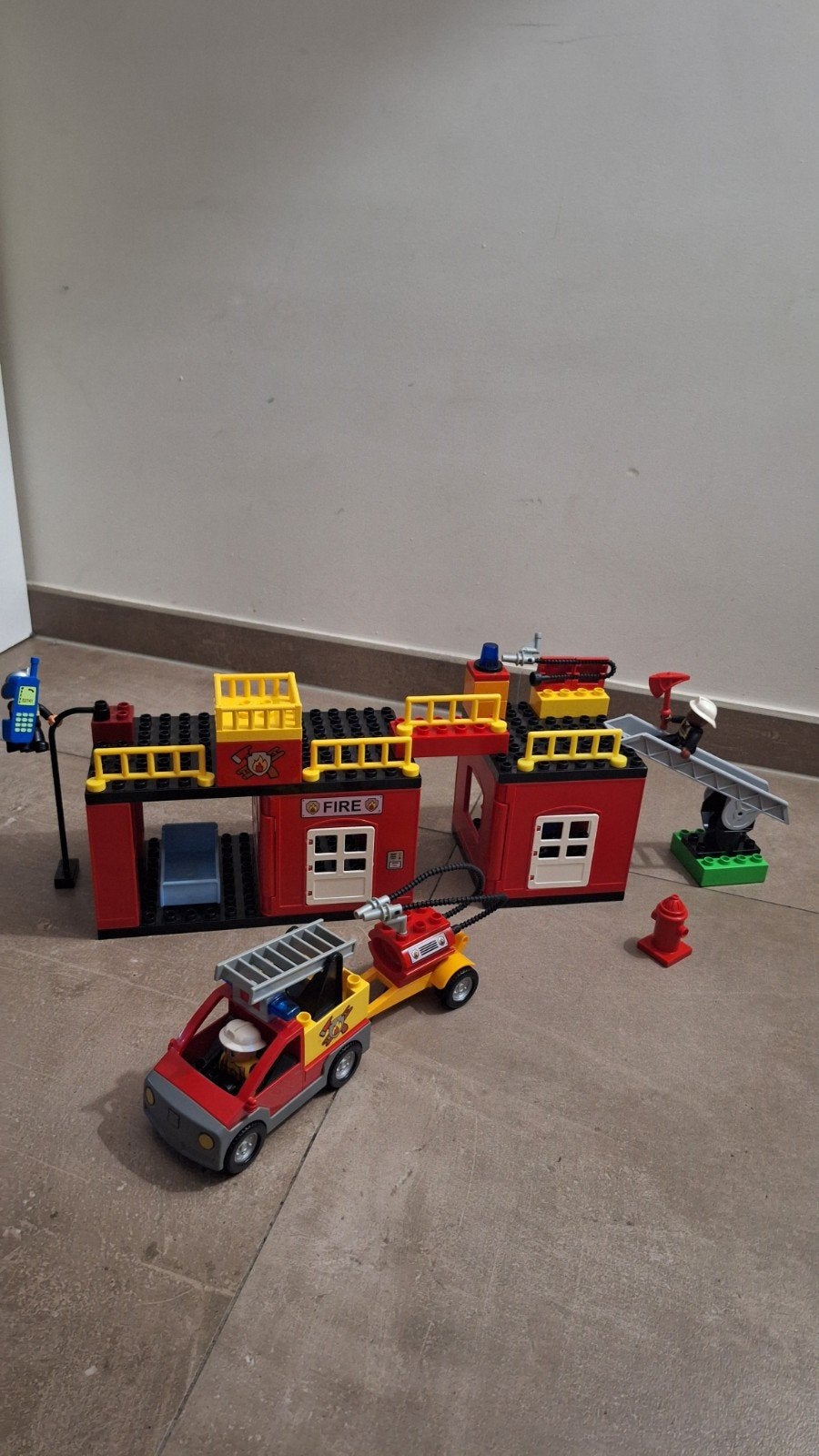 Lego Duplo Brandweerkazerne met voertuigen, Ophalen of Verzenden, Gebruikt, Overige merken