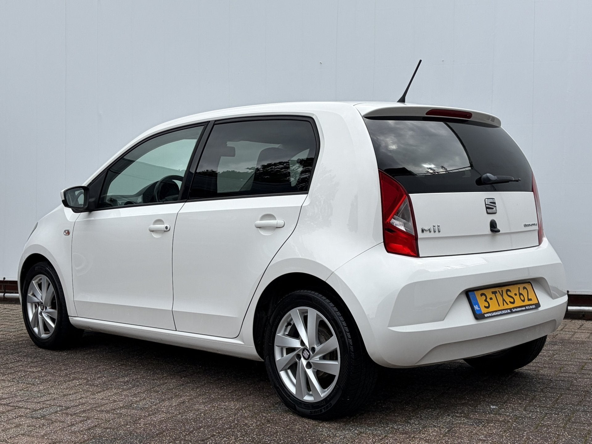 SEAT Mii 1.0 Sport Dynamic Airco Stoelverwarming Navi Blueto, Voorwielaandrijving, Euro 5, Gebruikt, 840 kg