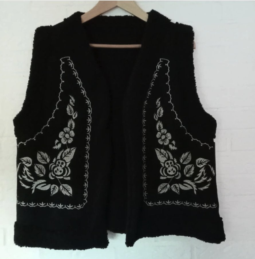 Nieuwe warme teddy bodywarmer met borduursels, Kleding | Dames, Bodywarmers, Zwart, Maat 42/44 (L), Nieuw, Italia Mode