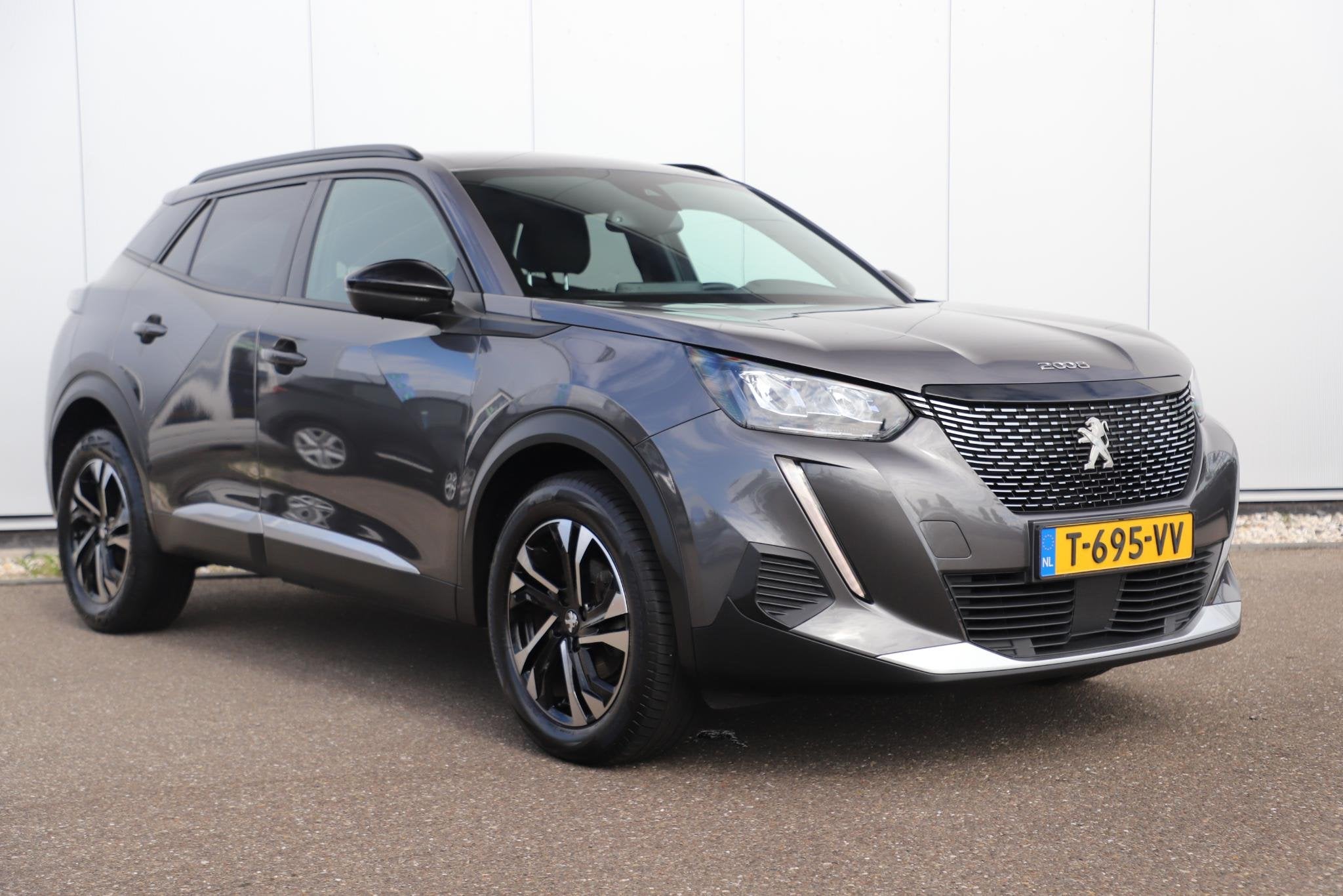 Foto 3 van Peugeot 2008 1.2 PureTech Allure 102PK Half Leder Navigatie