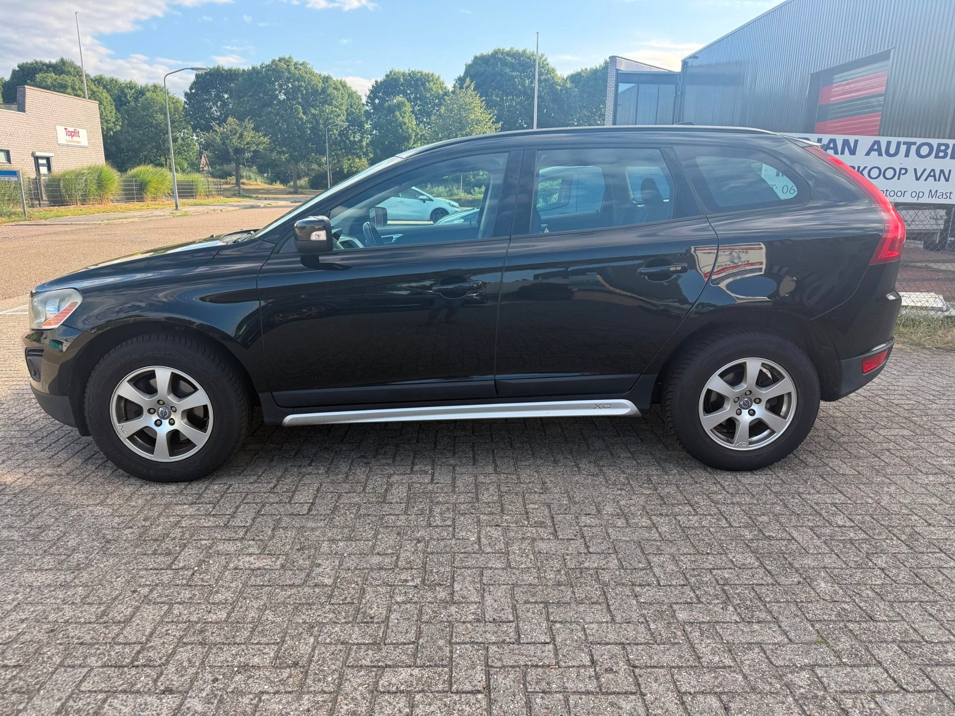 Volvo XC60 2.4D, Zwart, Bedrijf, 750 kg, 176 pk