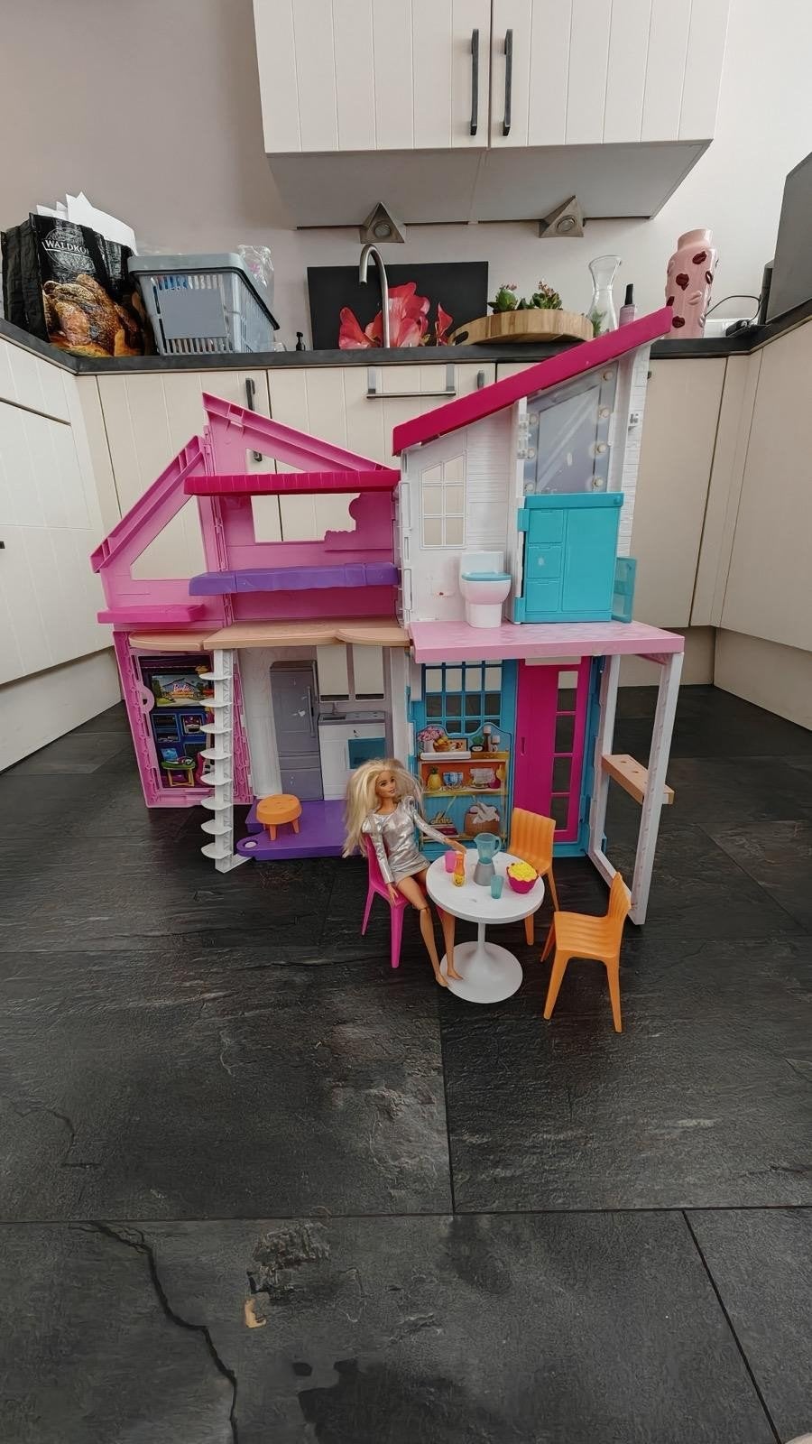 Barbie Malibu Huis met accessoires en Barbies, Ophalen, Gebruikt, Barbie