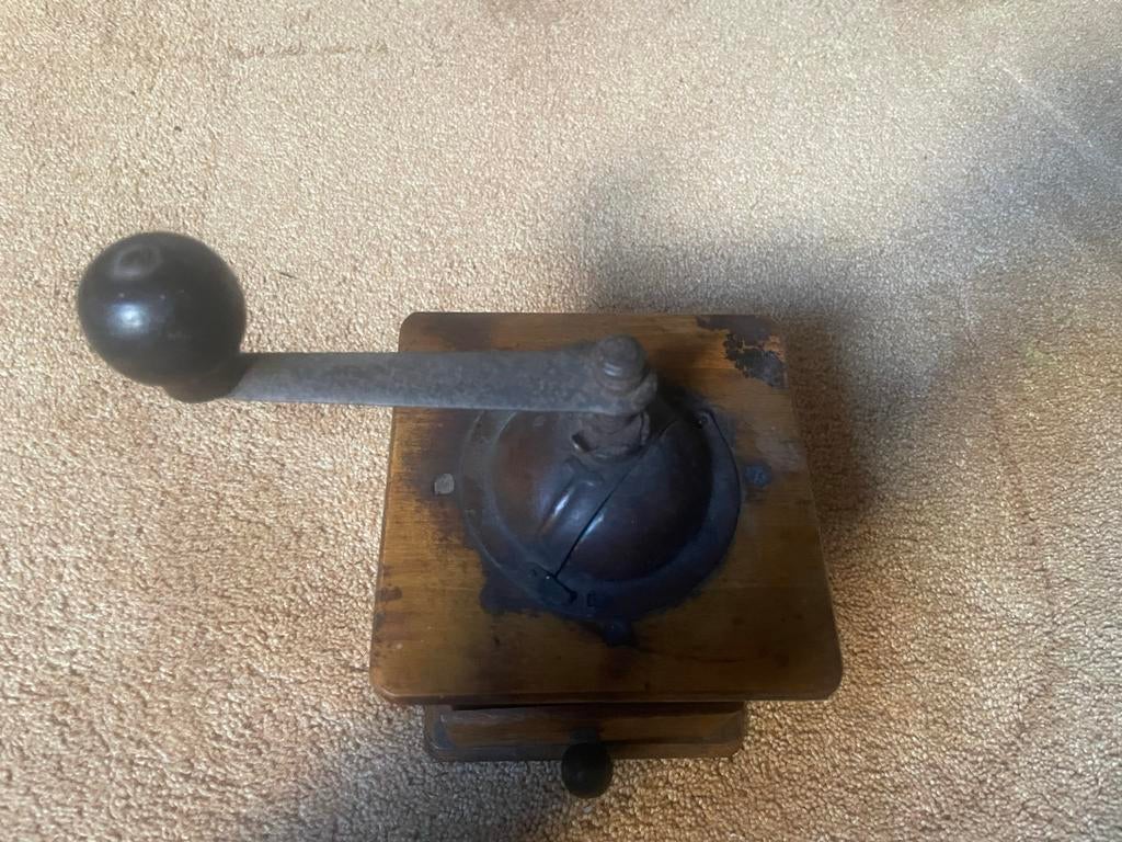 Antieke houten koffiemolens met lade, Antiek en Kunst, Antiek | Keukenbenodigdheden, Ophalen of Verzenden