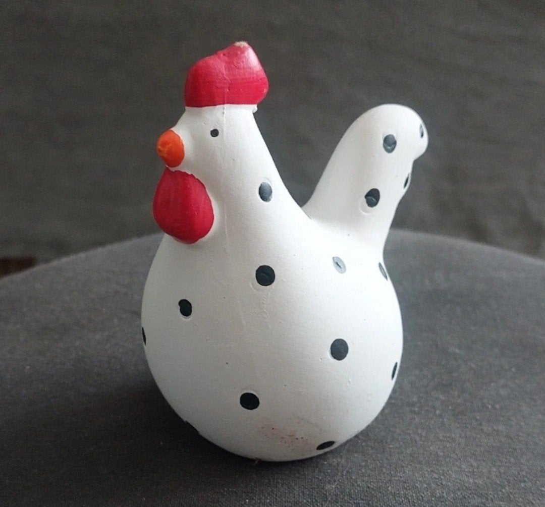 Leuke witte kip met zwarte stippen - decoratie, Ophalen of Verzenden, Wit, Steen/keramiek, Landelijk