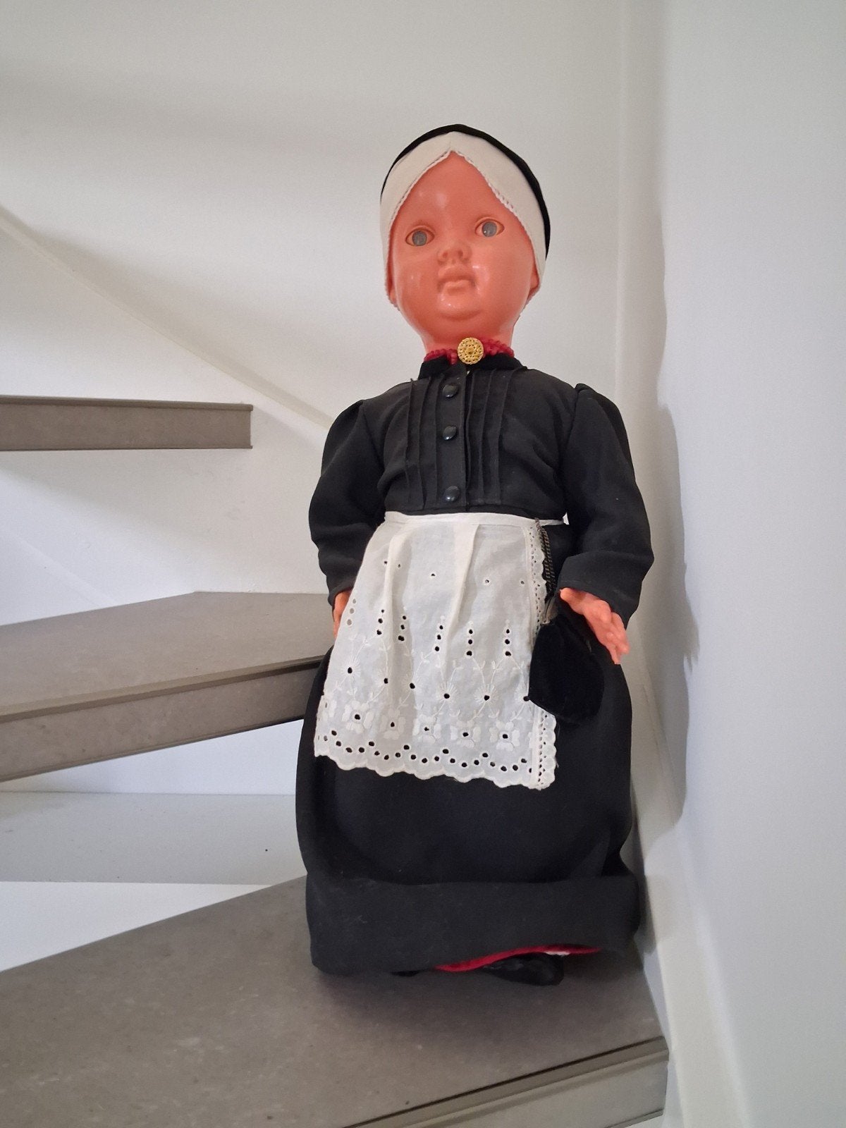 Pop in originele klederdracht - 60 cm, Verzamelen, Poppen, Ophalen of Verzenden