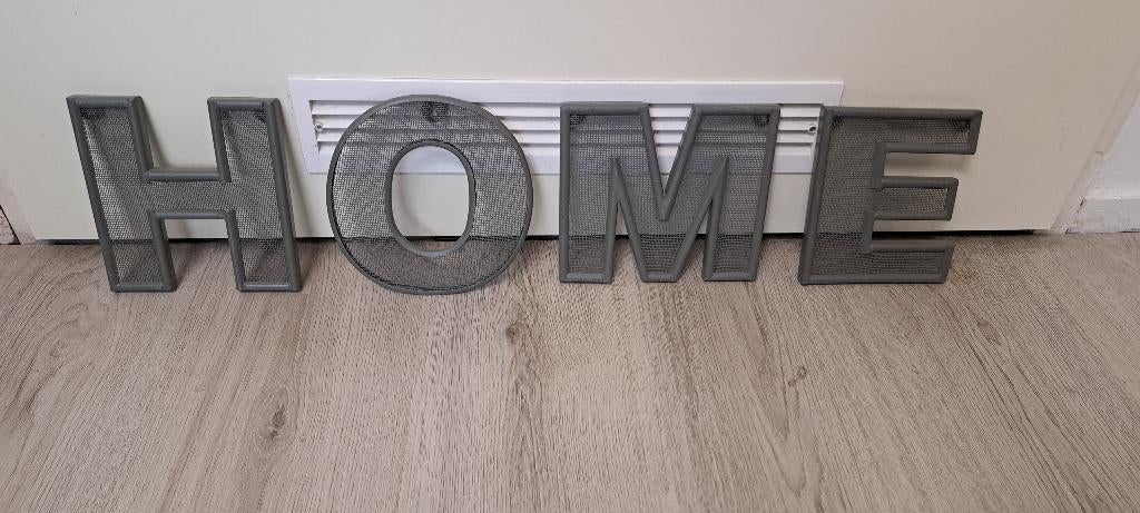 Te koop licht grijze H O ME wand 18 x 18 cm elke letter, Metaal, Ophalen of Verzenden, Met ophangsysteem, Nieuw