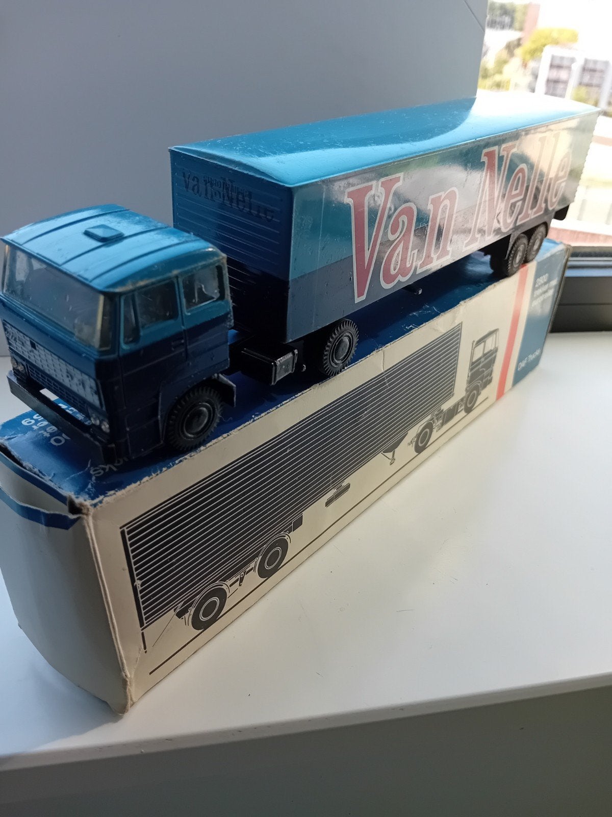 Daf 2800 met Eurotrailer van Nelle., Ophalen of Verzenden, Bus of Vrachtwagen, Lion Toys