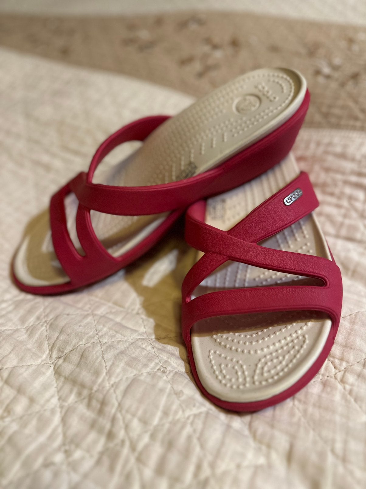 Crocs sandalen fuchsia. Maat W 10 ZGAN !!, Kleding | Dames, Schoenen, Ophalen of Verzenden, Zo goed als nieuw, Roze, Sandalen of Muiltjes