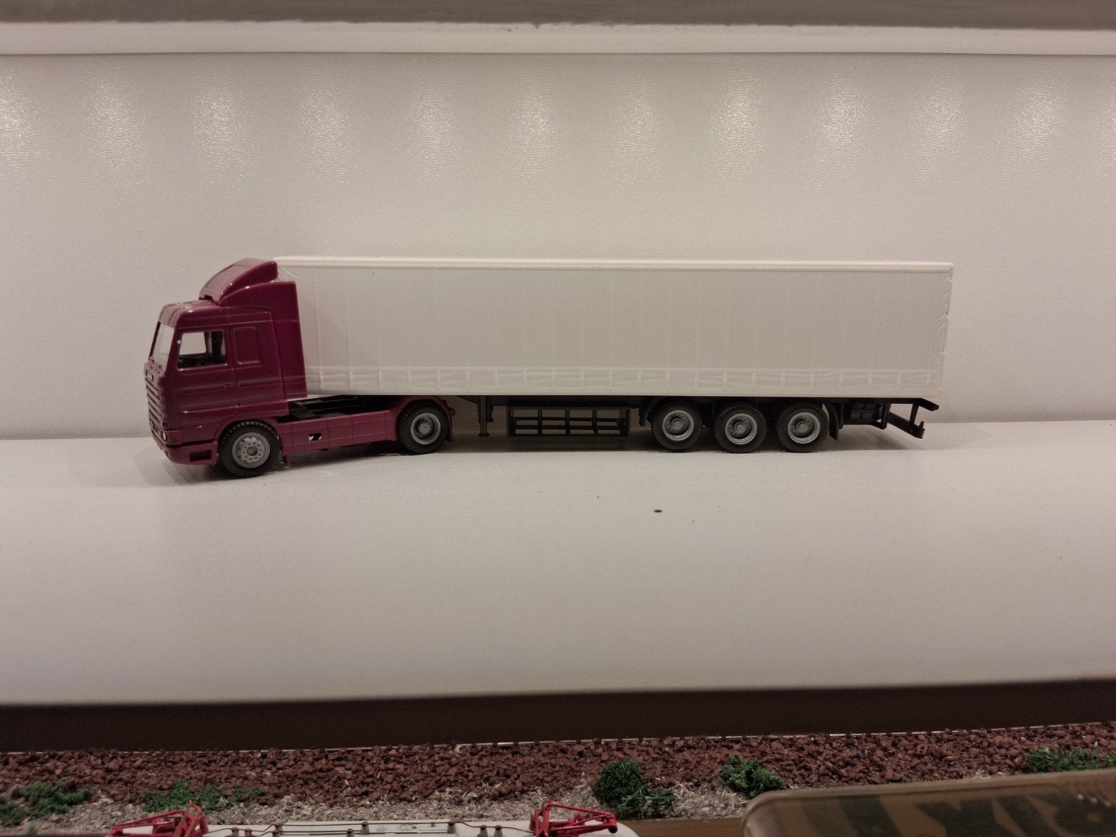 Scania 143m 4x2 met 3-assige huiftrailer model, Ophalen of Verzenden, Zo goed als nieuw, Bus of Vrachtwagen, Herpa