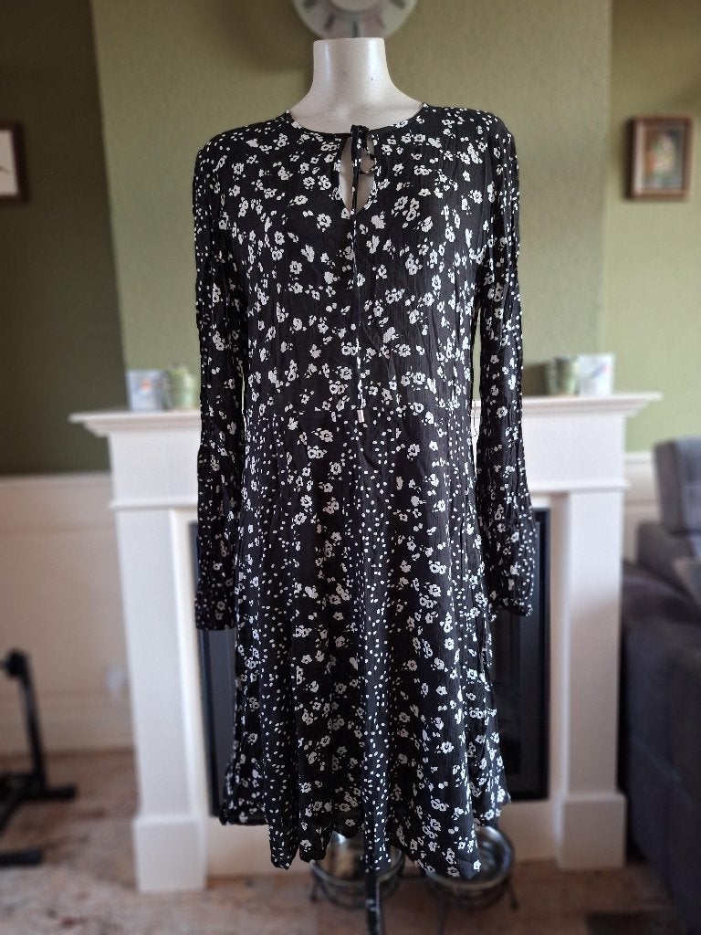 Caroline Biss zwart met witte bloemen jurk 40, Kleding | Dames, Jurken, Maat 38/40 (M), Verzenden, Zwart, Zo goed als nieuw
