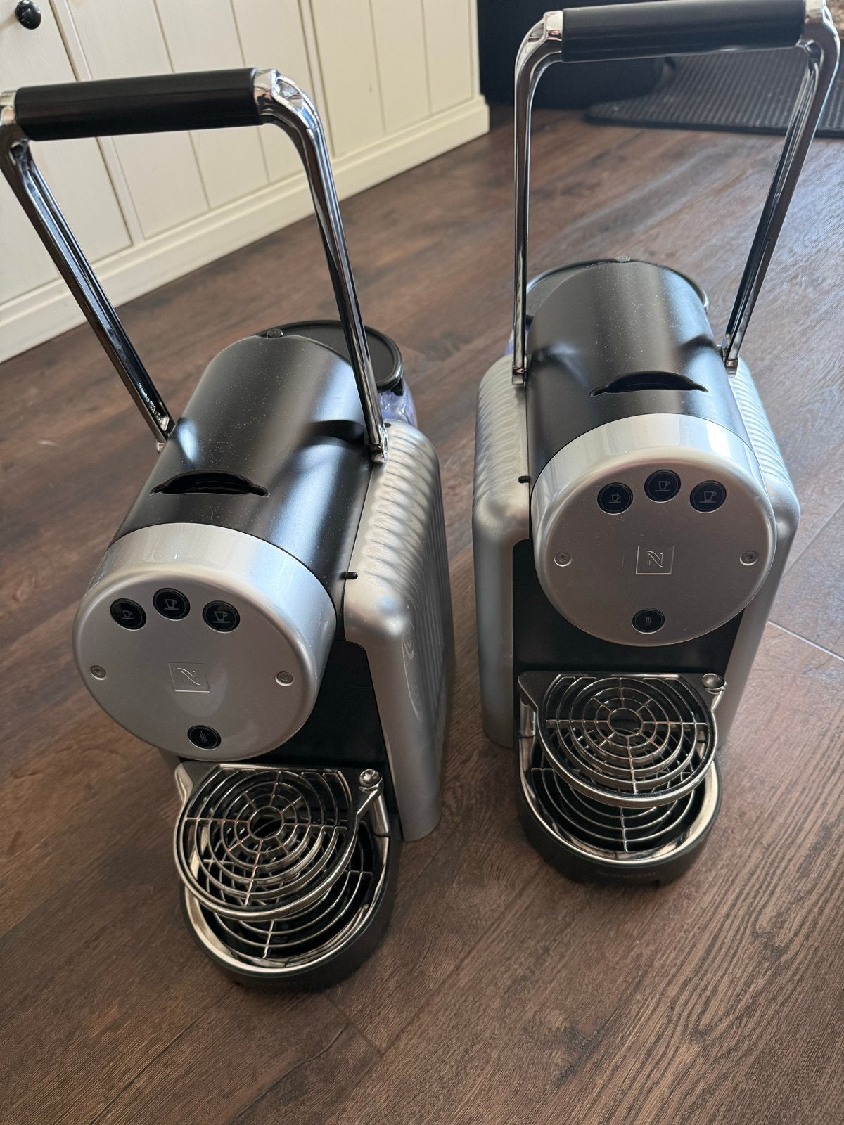 2 Nespresso Zenius koffiemachines - Goed onderhouden, Ophalen, 10 kopjes of meer, Koffiemachine, Zo goed als nieuw