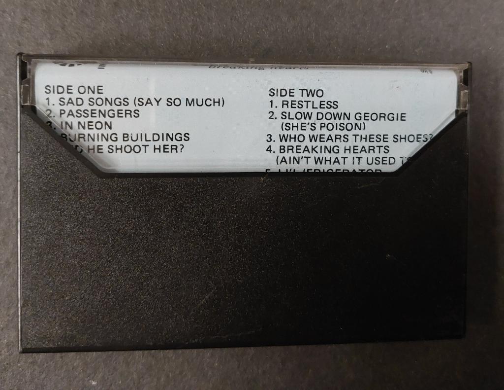 Elton John CASSETTE Saoedi Arabie Breaking Hearts, Gebruikt, Verzenden, 1 bandje, NvT