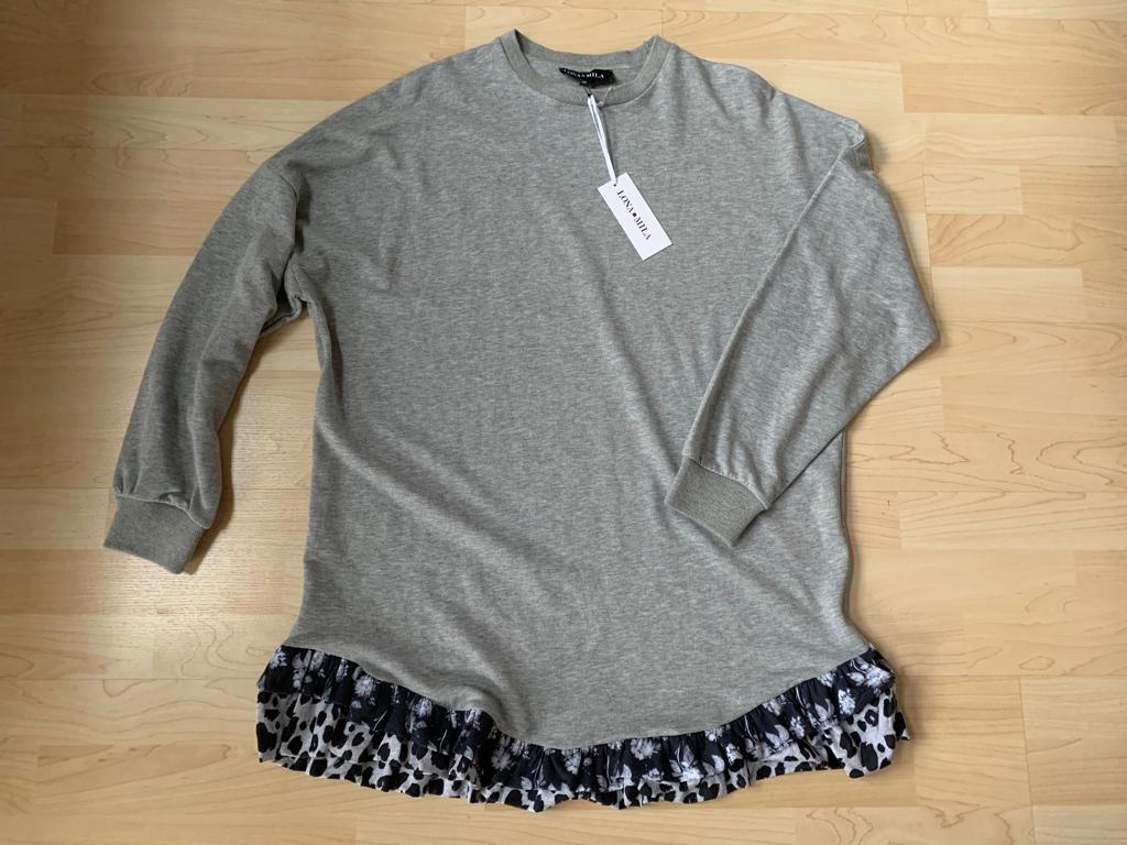 Lona Mila - Grijze jurk met mooie rand maat 36, Kleding | Dames, Nieuw, Ophalen of Verzenden, Lona Mila, Maat 36 (S)