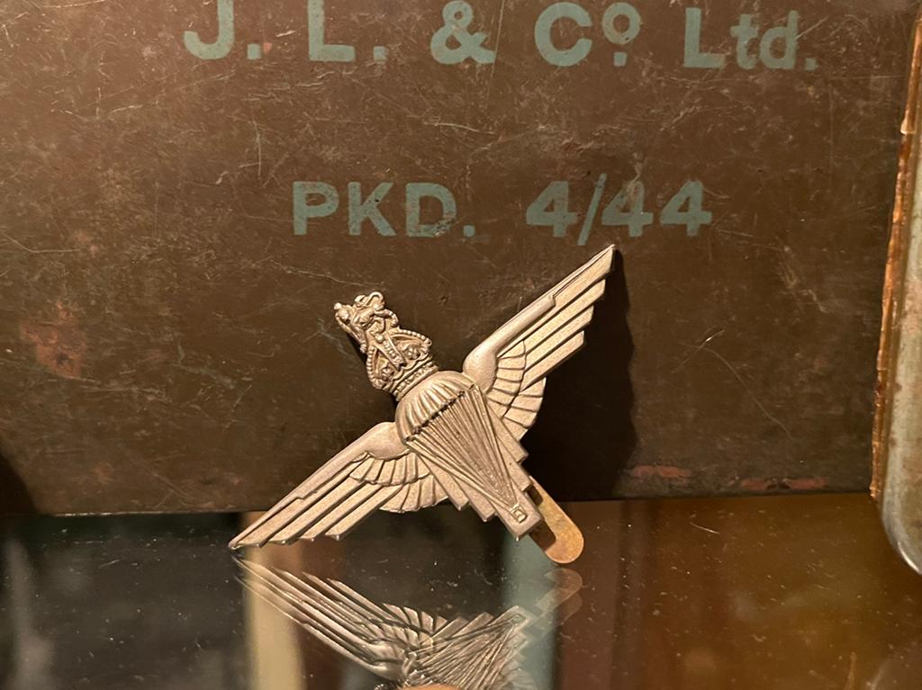 Britse airborne baret embleem, Verzamelen, Ophalen of Verzenden, Luchtmacht, Engeland, Embleem of Badge