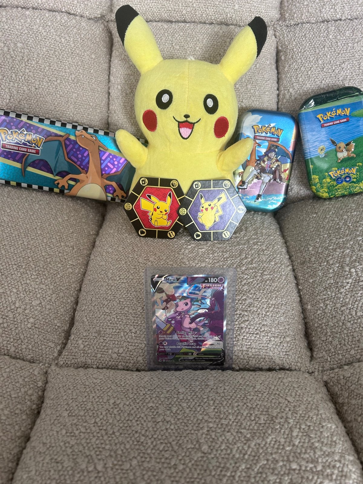 Mew V Pokémon kaart - Fusion Strike, Ophalen of Verzenden, Gebruikt, Losse kaart, Foil