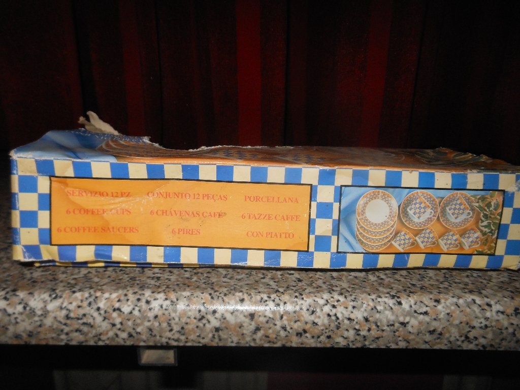 Koffiekopjes met schotels - 12-delig (doos beschadigd), Ophalen, Gebruikt, Overige stijlen, Kop(pen) en/of Schotel(s)