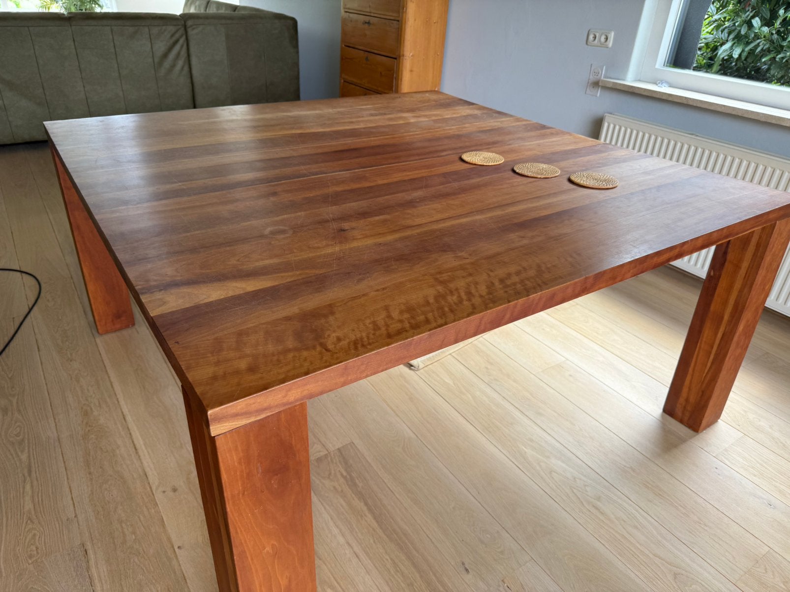 Leuke vierkante tafel 160x160 cm met kleine beschadiging, Ophalen, Gebruikt, Vierkant, 150 tot 200 cm