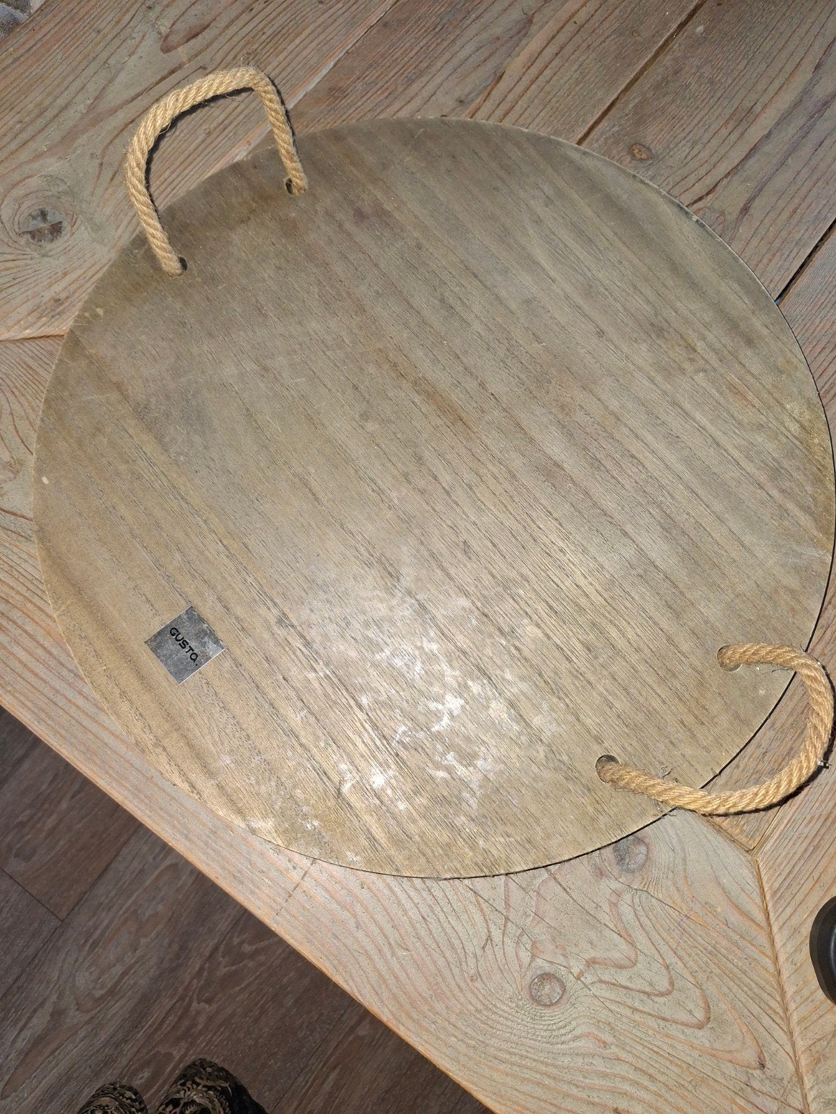 Ronde houten dienblad met touw handvatten - Gusta, Huis en Inrichting, Woonaccessoires | Dienbladen, Ophalen, Gebruikt, Rond, Hout