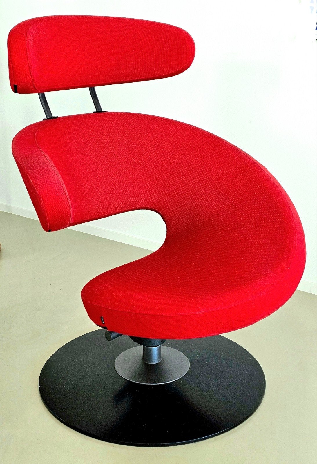 Stokke Variér The Peel fauteuil, rode stof, schijfvoet., Ophalen, Gebruikt, 75 tot 100 cm, Stof