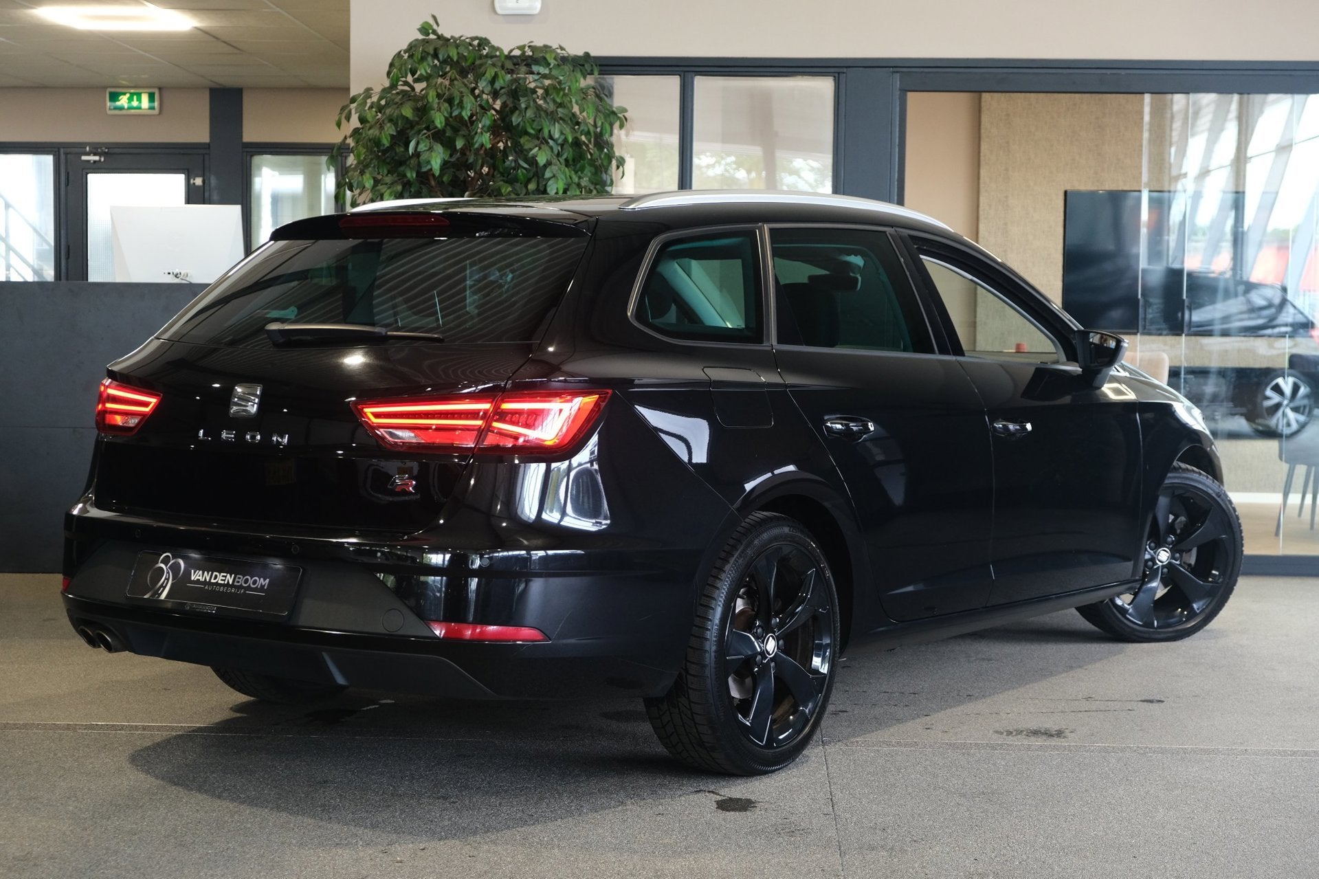 Seat Leon ST 1.4 EcoTSI FR DSG Navi Led Pdc Acc Cam, Auto's, Dealer onderhouden, Gebruikt, Zwart, 4 cilinders