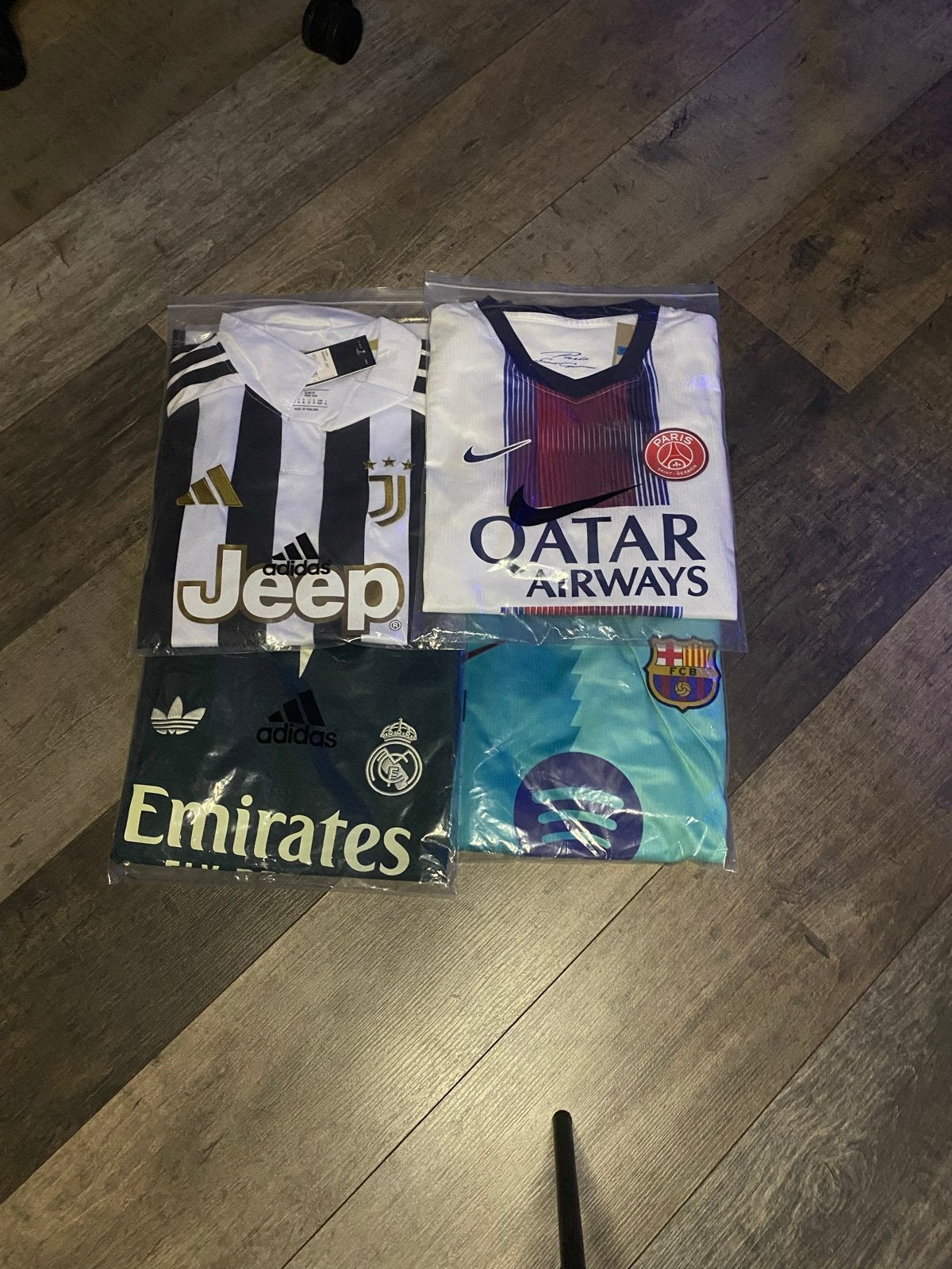 Voetbaltenues: Juventus, PSG, Barcelona, Real Madrid, Maat M, Ophalen of Verzenden, Nieuw, Set