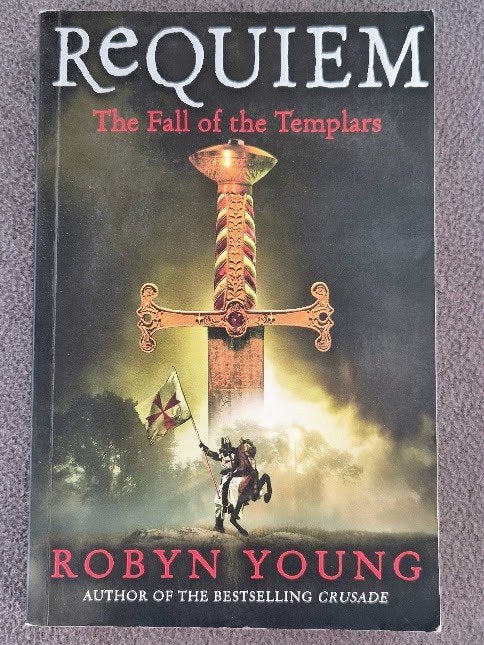 Requiem - Robyn Young, Gelezen, Robyn Young, Ophalen of Verzenden, Fictie