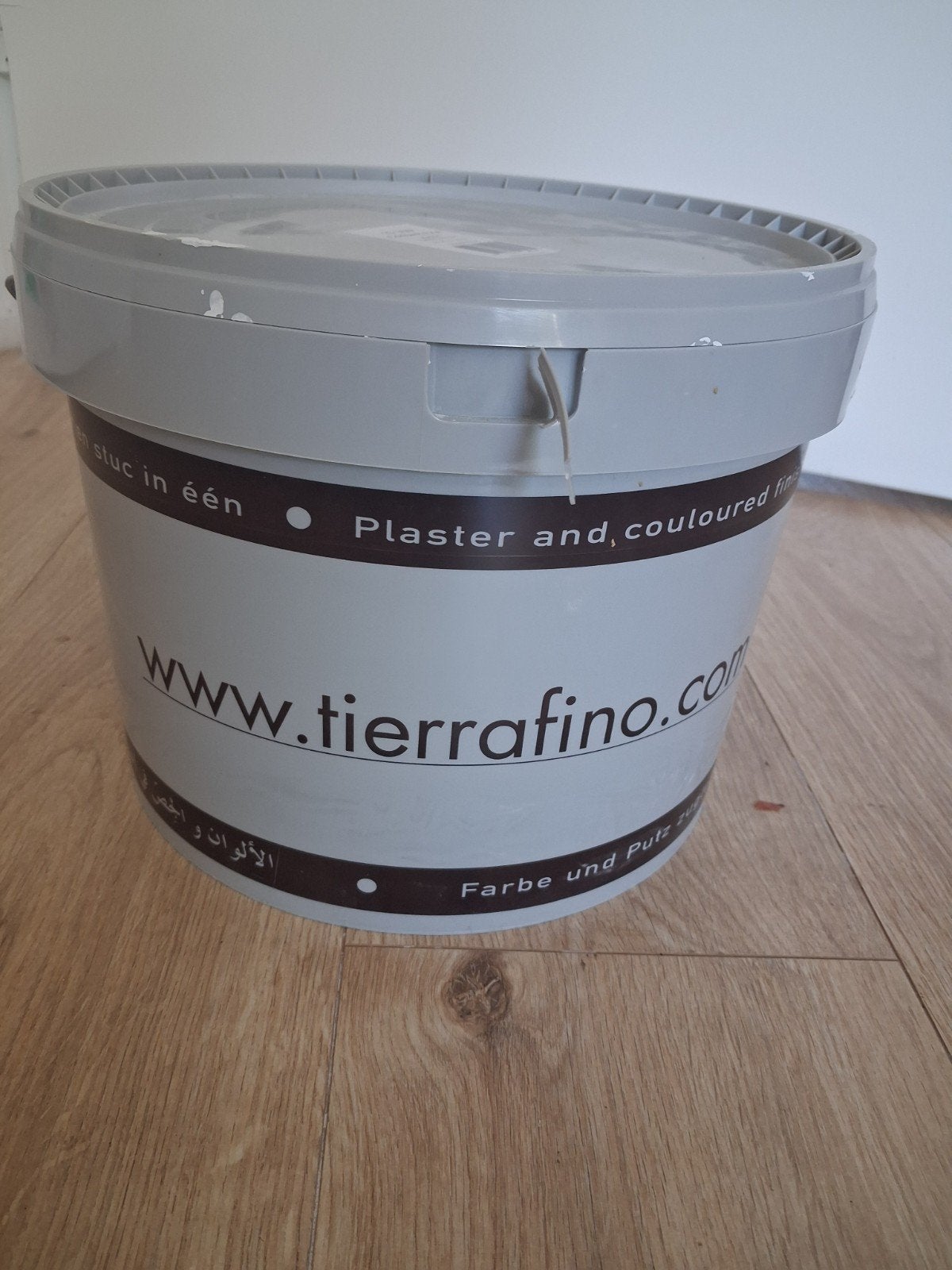 Tierrafino! Grote pot (10L) hechtprimer - Zo goed als nieuw, Ophalen, 5 tot 10 liter, Wit, Verf