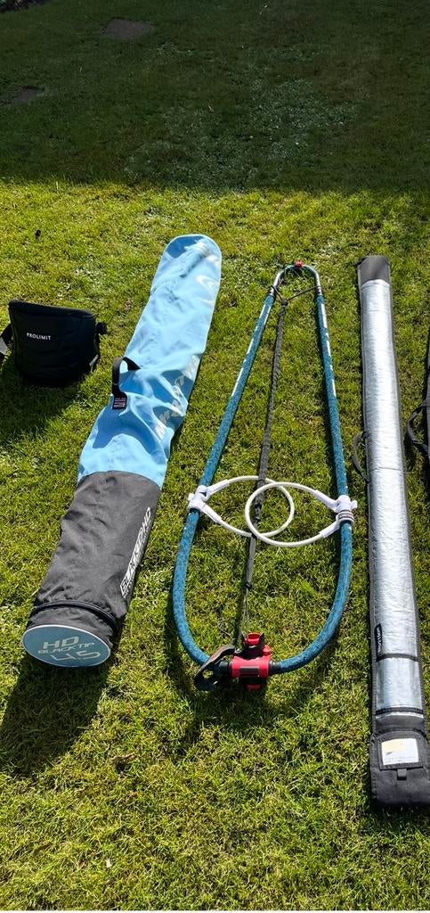 Surfzeil + giek + mast + trapeze + trapeze lijnen, Watersport en Boten, Windsurfen, Ophalen, Zo goed als nieuw, Giek