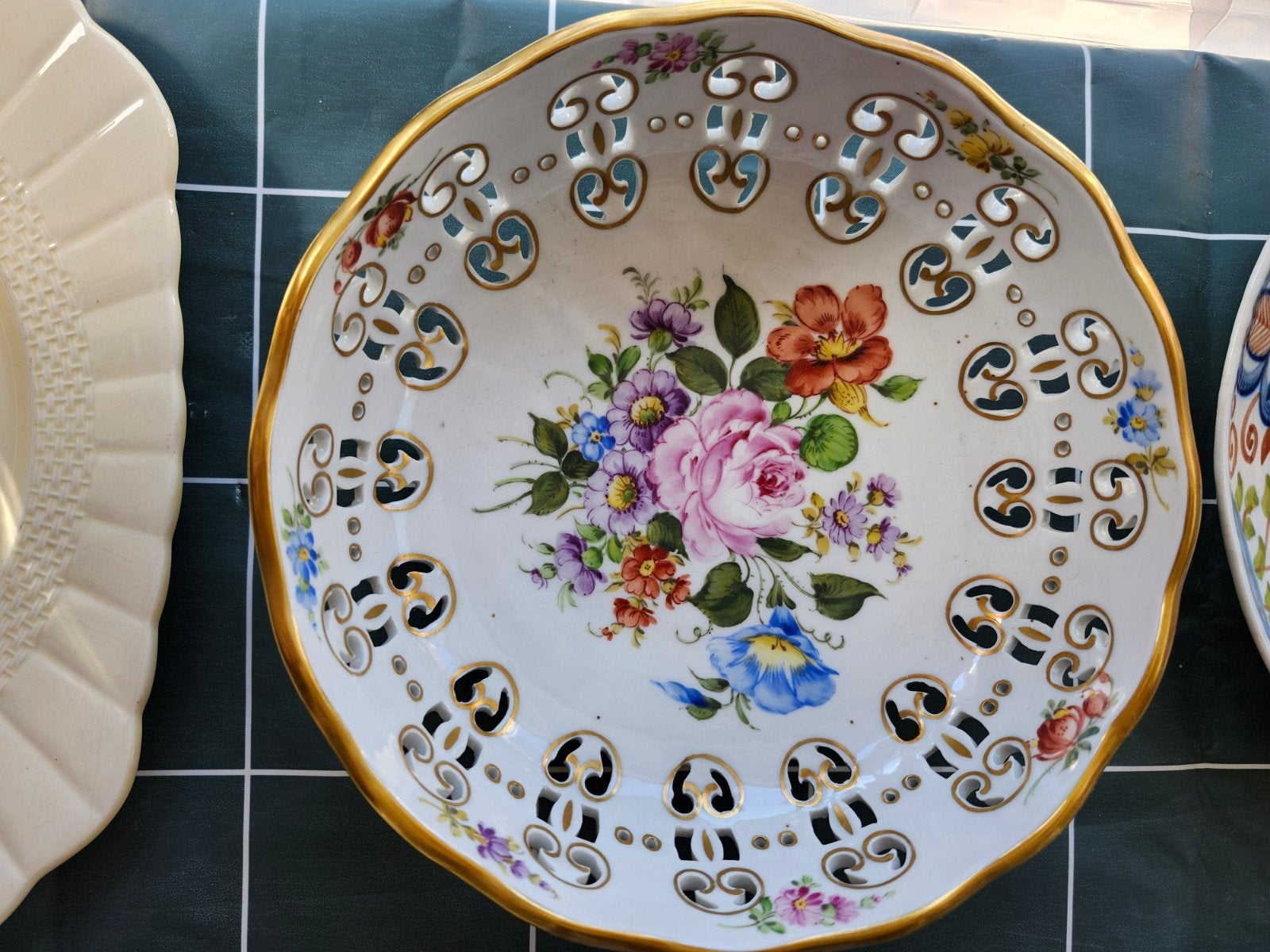 Antieke handgeschilderde schaal, Made in GDR, Antiek en Kunst, Ophalen