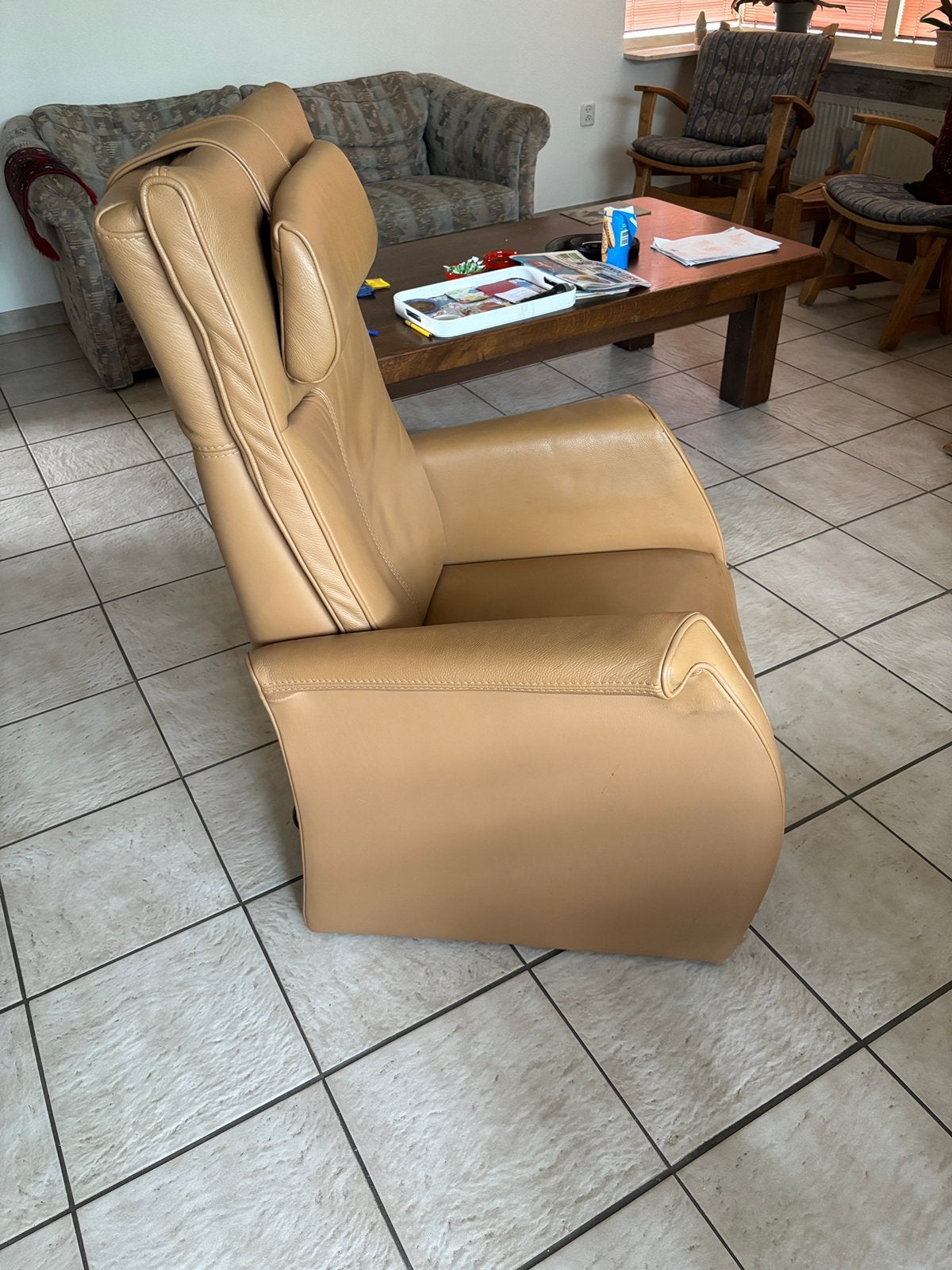 Leren relaxfauteuil beige, Huis en Inrichting, Fauteuils, Ophalen, Gebruikt, Past in ieder interieur, 50 tot 75 cm