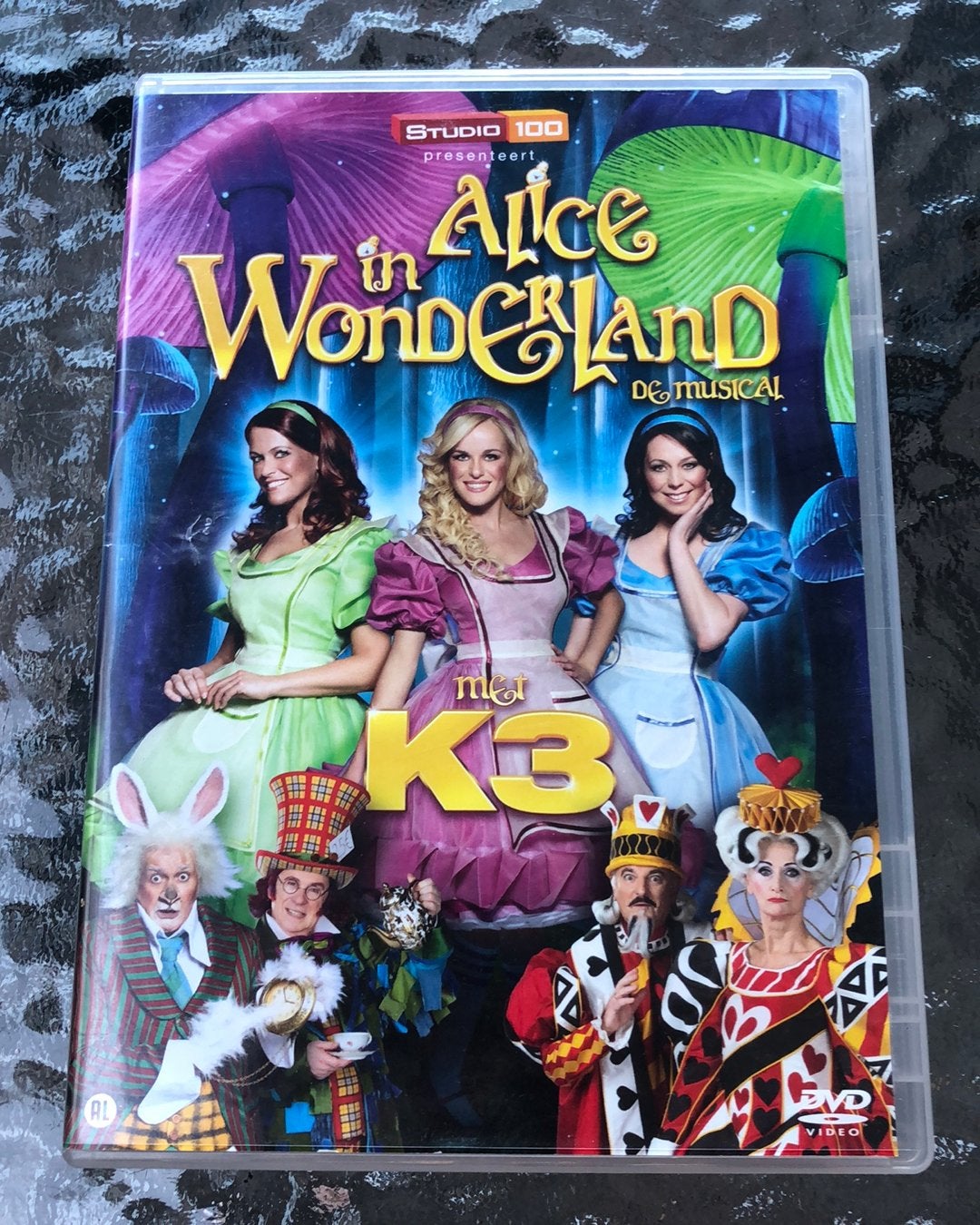 K3 dvd Alice in wonderland de musical zgan, Alle leeftijden, Zo goed als nieuw, Show, Avontuur