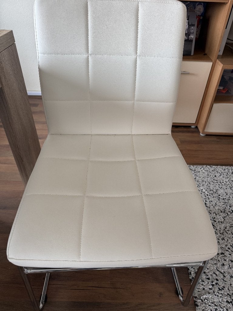 4x JYSK HAMMEL eetkamerstoelen – Wit kunstleer / Chroom, Ophalen, Zo goed als nieuw, Wit, Vier