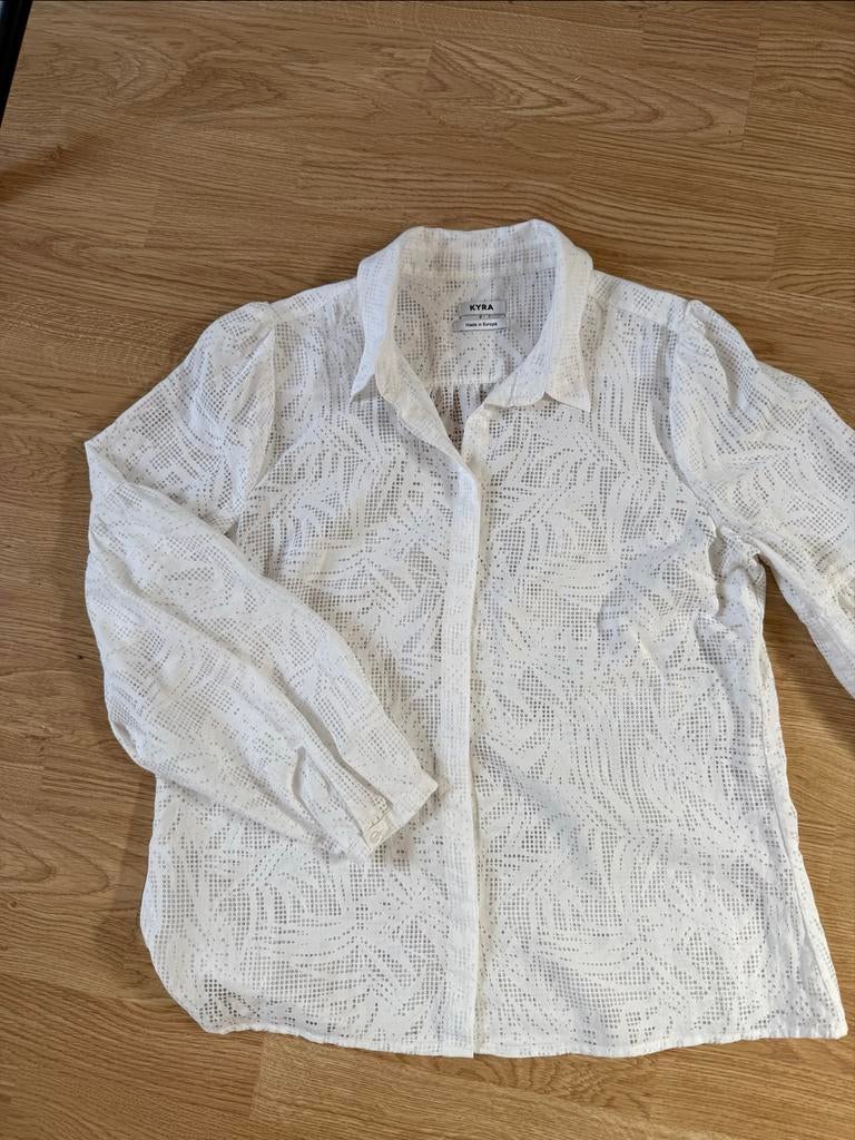 Kyra witte blouse met mooi dessin - Maat 42, Ophalen of Verzenden, Zo goed als nieuw, Maat 42/44 (L), Wit