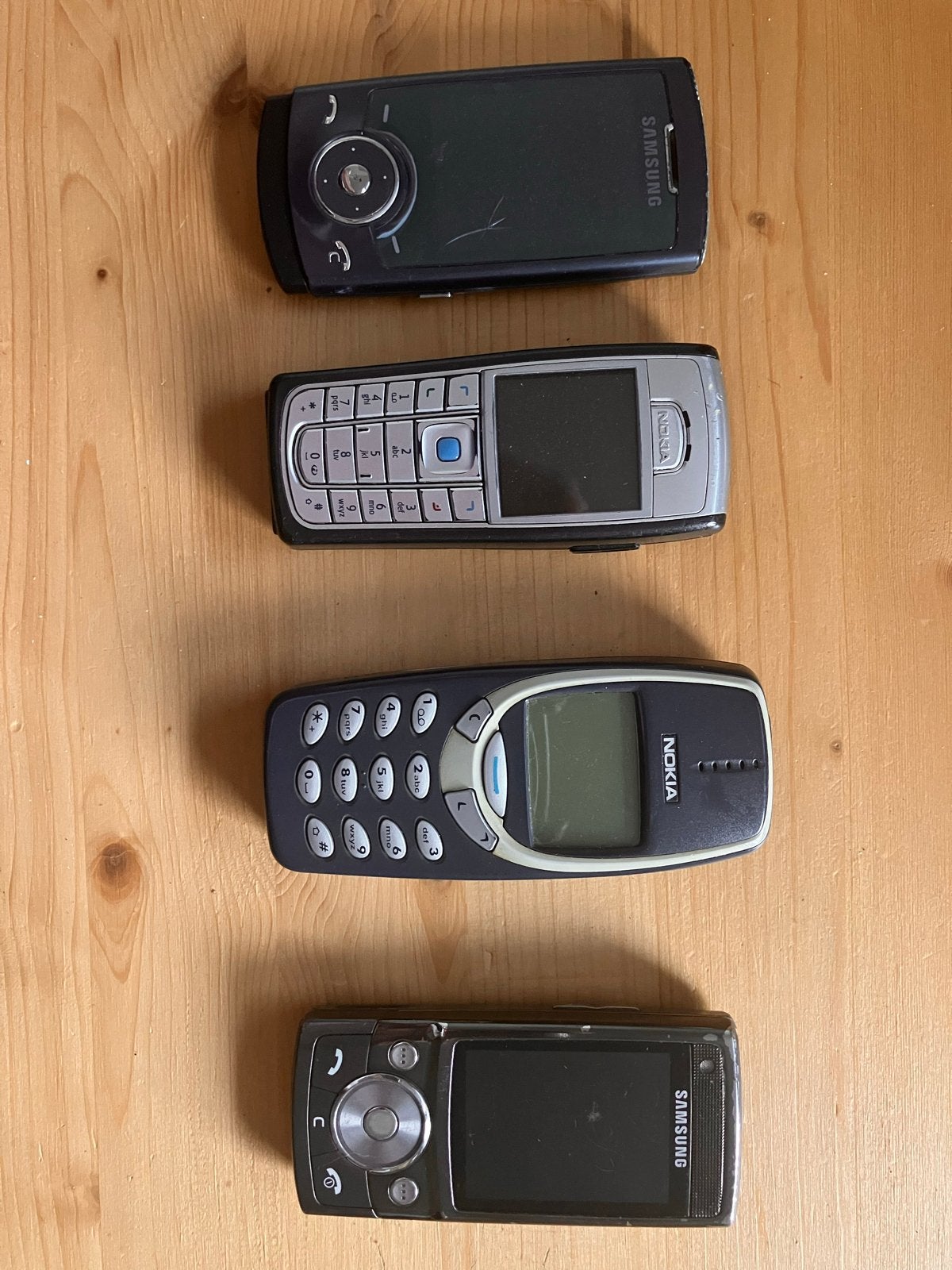 Partij oude telefoons - Nokia en Samsung, Telecommunicatie, Gebruikt, Ophalen of Verzenden, Minder dan 3 megapixel, Klassiek of Candybar