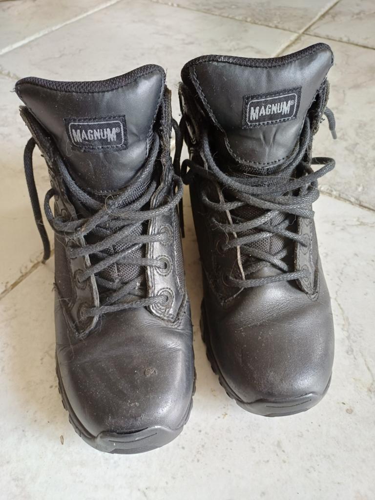 Te koop Magnum schoenen maat 39., Kleding | Dames, Schoenen, Magnum, Zwart, Gedragen, Wandelschoenen