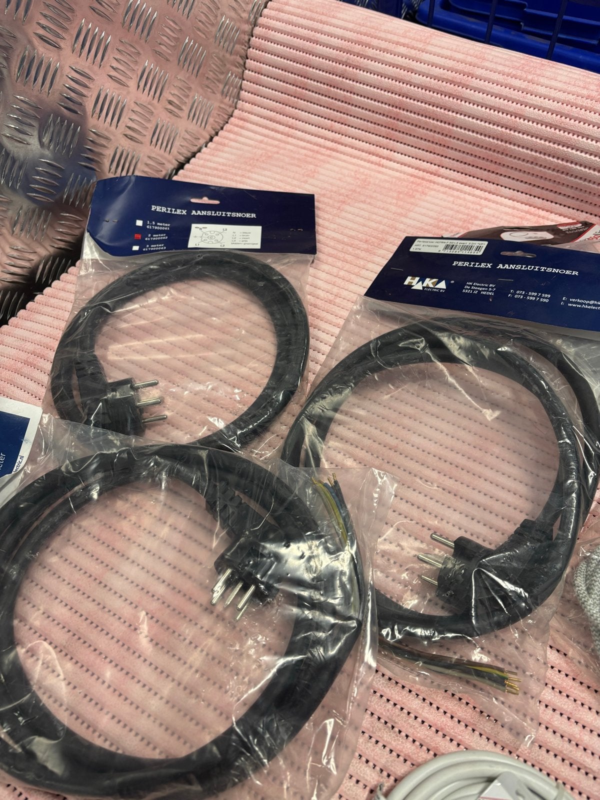 Diverse nieuwe kabels en stekkerdozen - setprijs, Ophalen of Verzenden, Nieuw, Overige merken, Kabel of Snoer