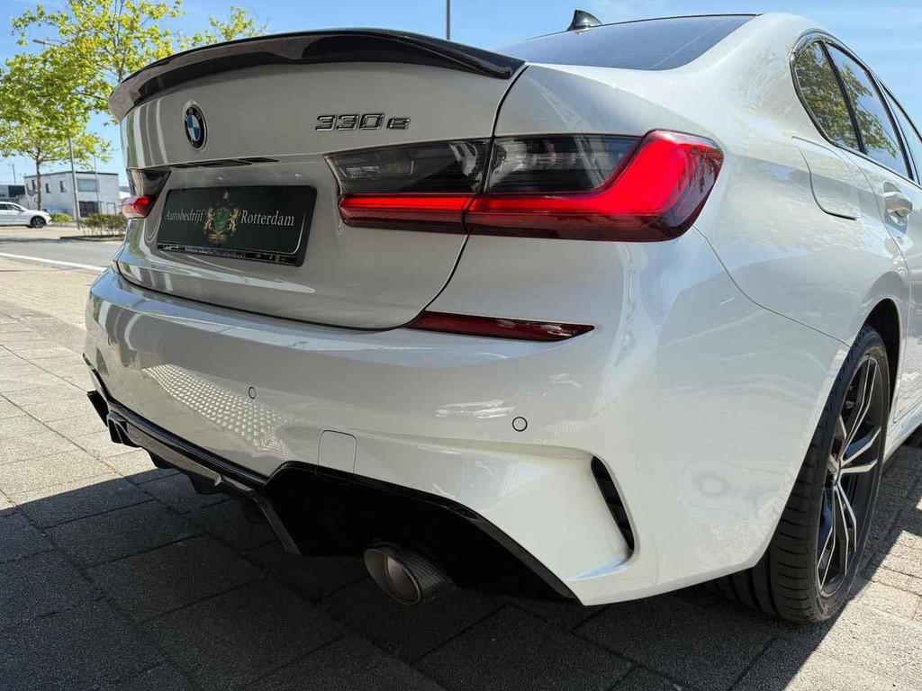 BMW 3-serie 330e High Executive M Performance CARBON/LASER, Achterwielaandrijving, Gebruikt, 4 cilinders, Verwarming stoelen achter