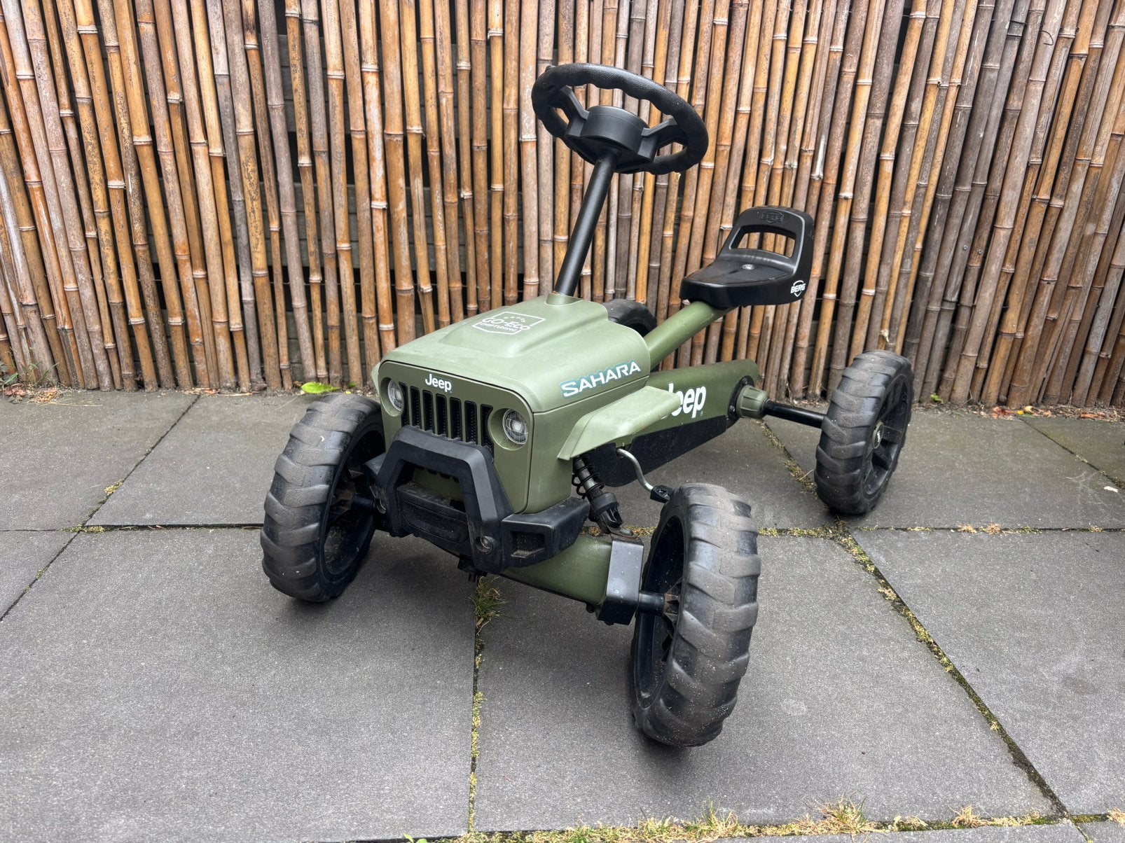 Berg jeep skelter, Ophalen, Zo goed als nieuw, Berg