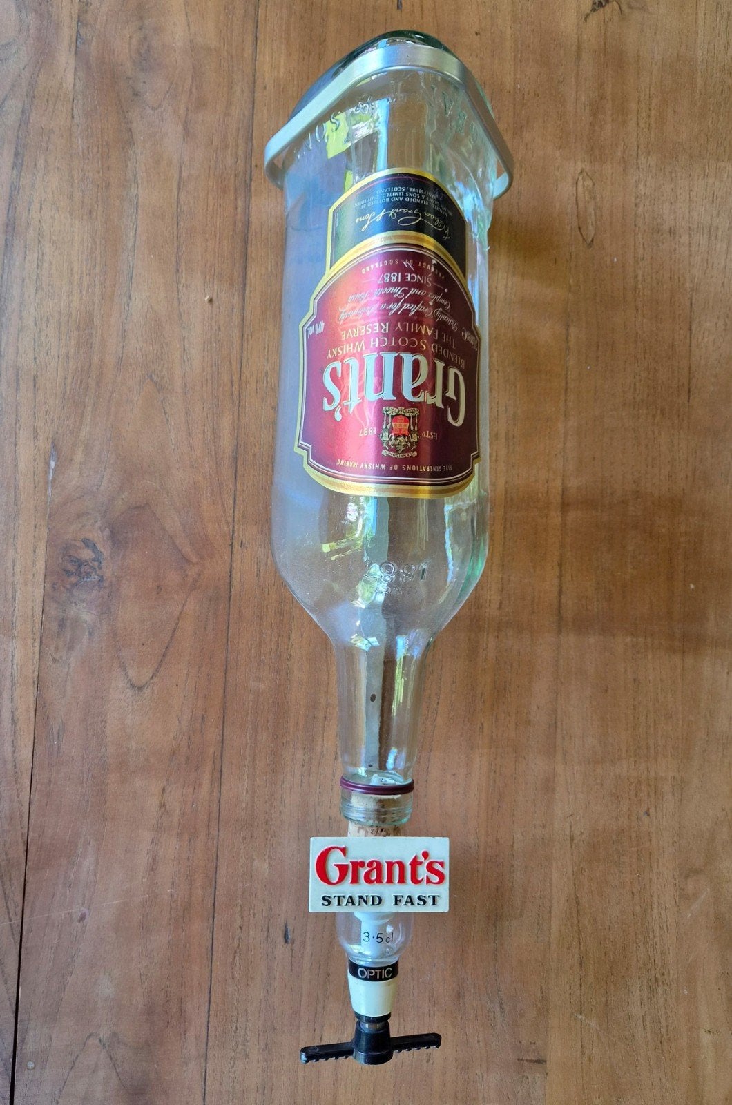 3 liter Grant's whisky fles met dispenser en muurbeugel, Ophalen of Verzenden, Gebruikt, Gebruiksvoorwerp