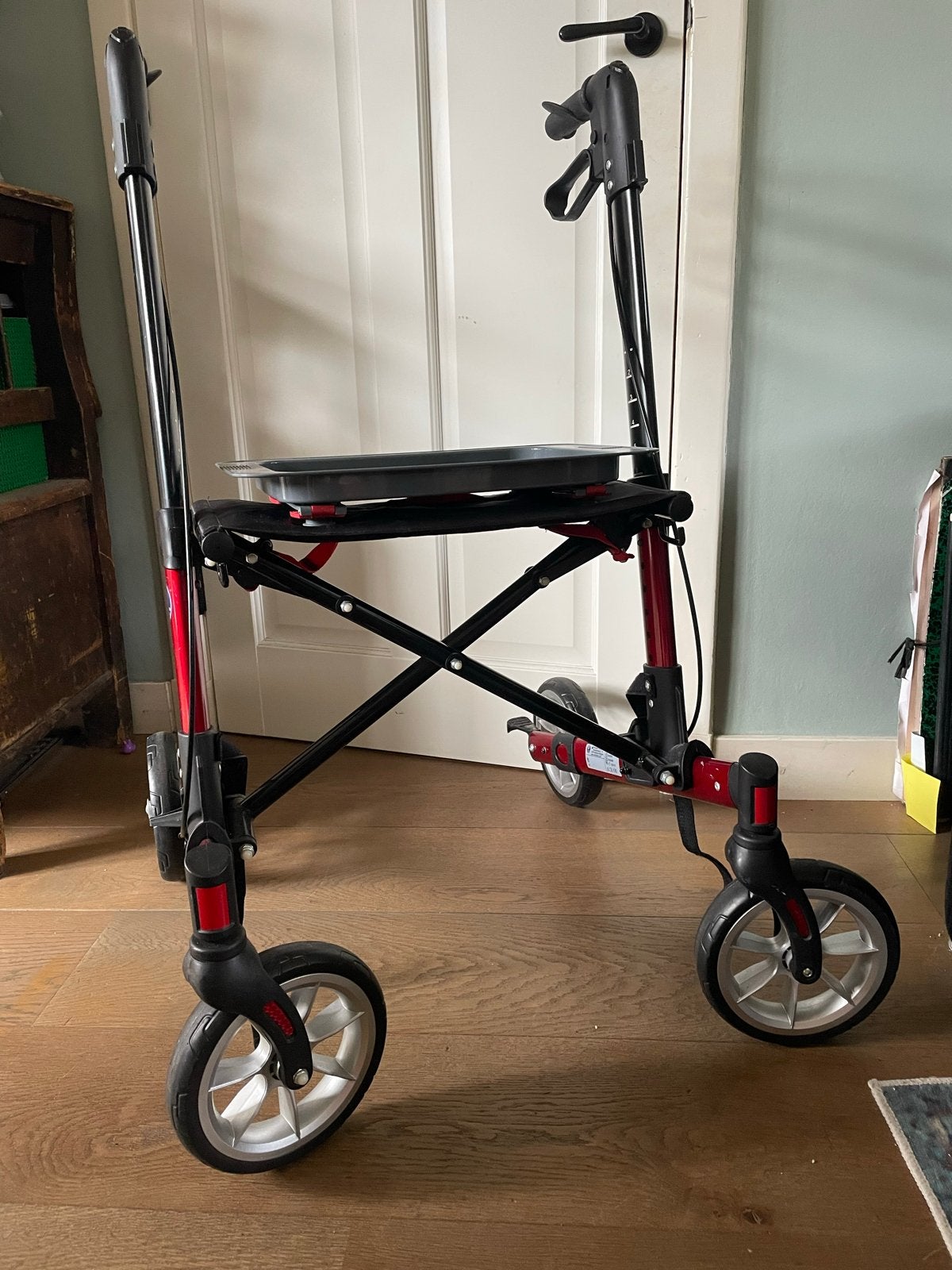 Rollator Vermeiren kleur rood DUBBEL INKLAPBAAR, Ophalen, Lichtgewicht, Zo goed als nieuw