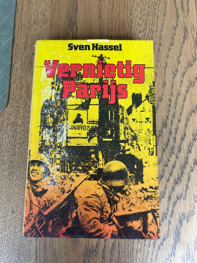 Vernietig Parijs - Sven Hassel (Tweede Wereldoorlog), Ophalen of Verzenden, Gelezen