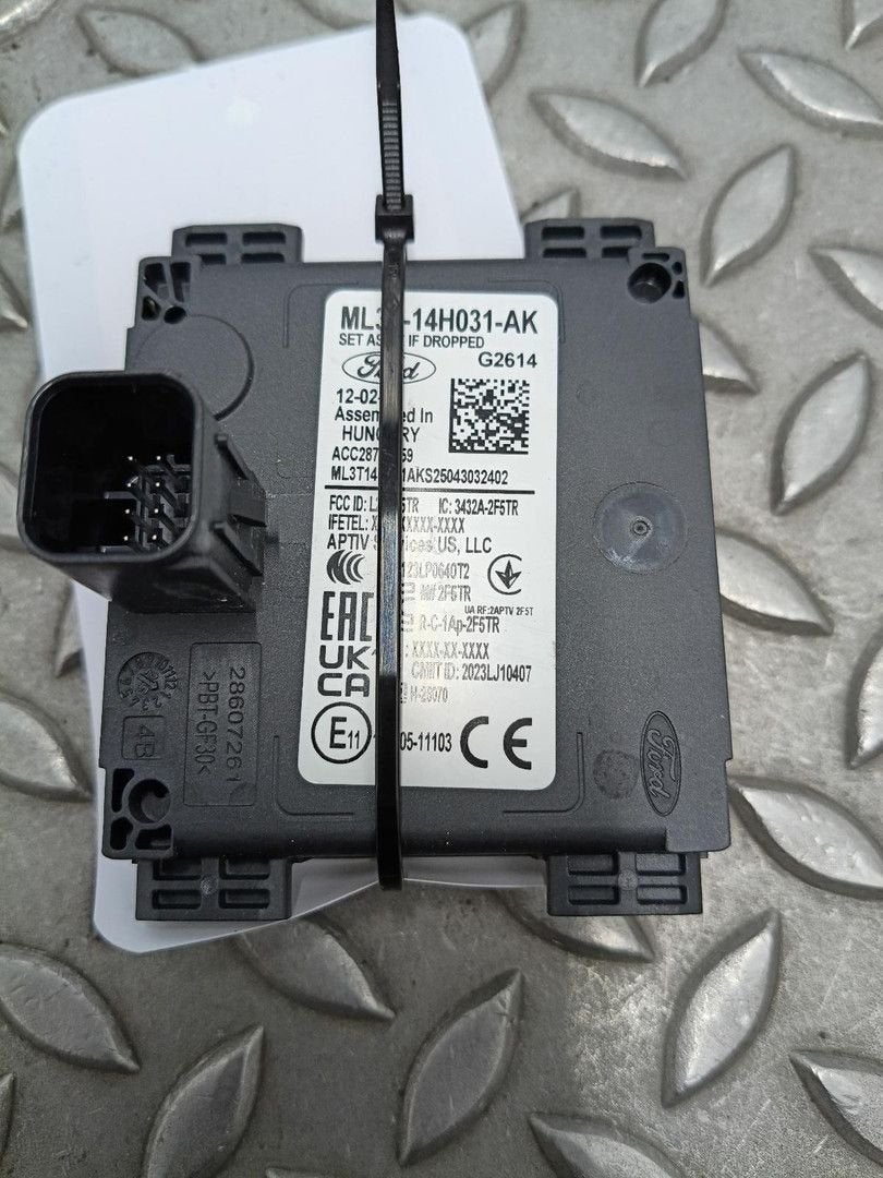 FORD PUMA Titanium  SENSOR RADAR ML3T14H031AK 2025, Ophalen of Verzenden, Gebruikt, ARN erkend