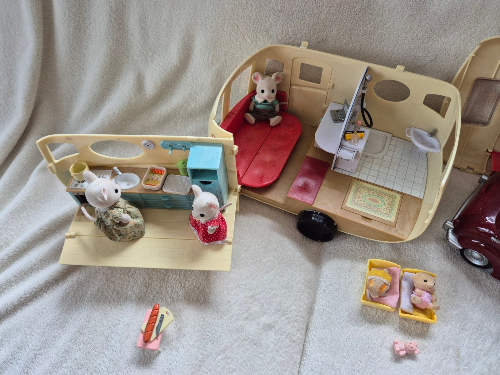 Sylvanian Families Caravan en Auto Set met Accessoires, Kinderen en Baby's, Speelgoed | Poppenhuizen, Ophalen of Verzenden, Gebruikt