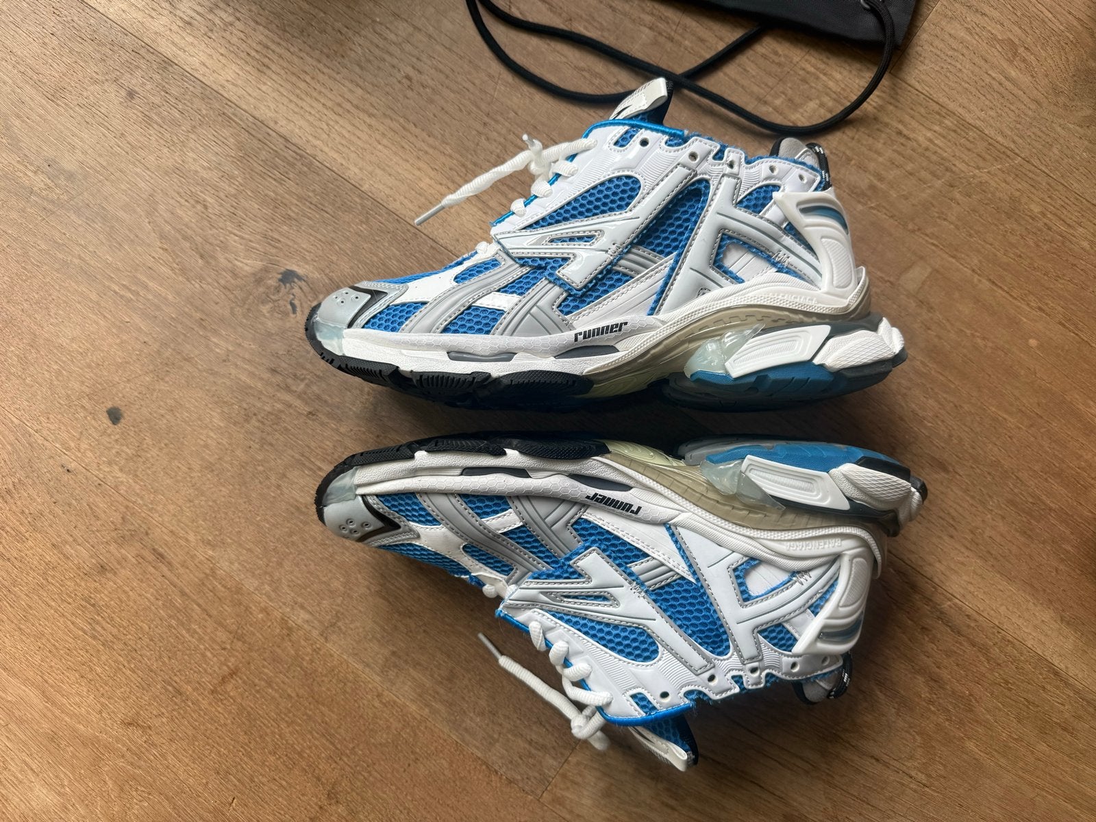 Balenciaga Runner Sneakers Maat 43 - Wit/Blauw, Kleding | Heren, Schoenen, Ophalen of Verzenden, Gedragen, Wit, Sneakers of Gympen
