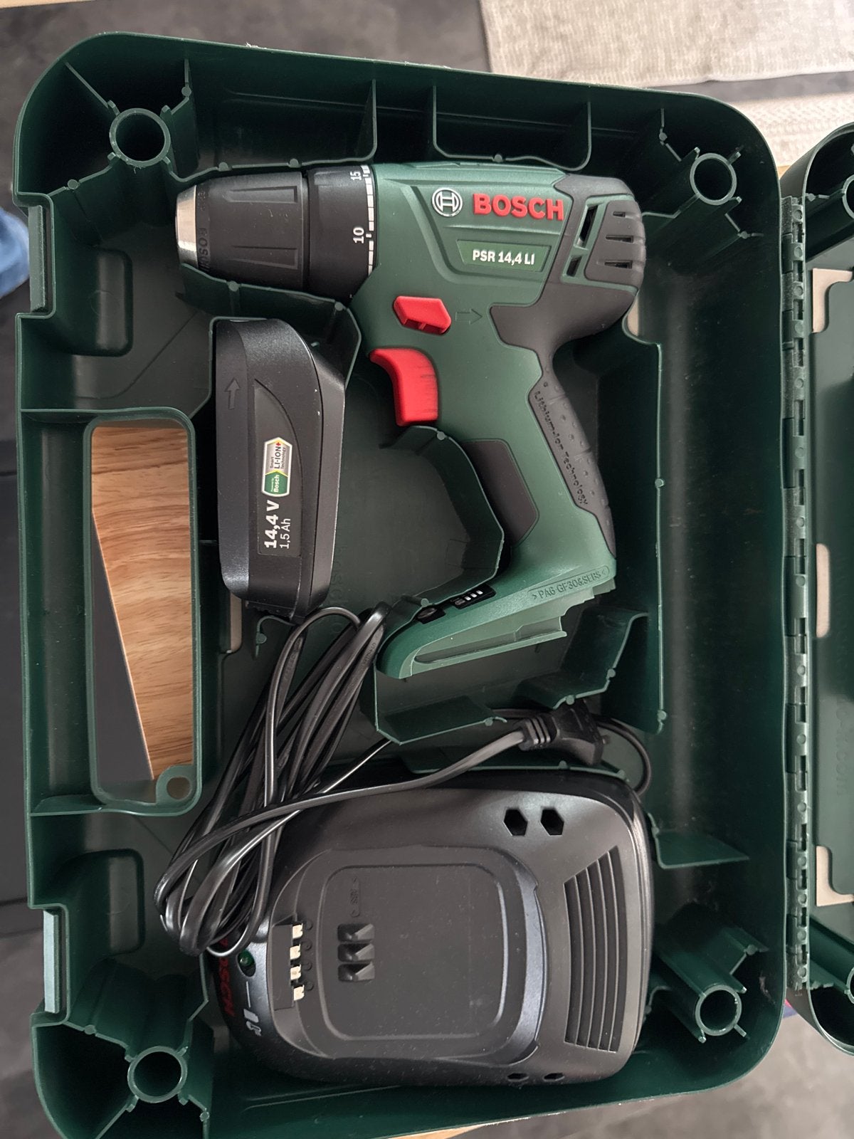 Bosch PSR 14,4 LI Accuboormachine met lader en accu, Doe-het-zelf en Verbouw, Gereedschap | Boormachines, Ophalen, Gebruikt, Variabele snelheid
