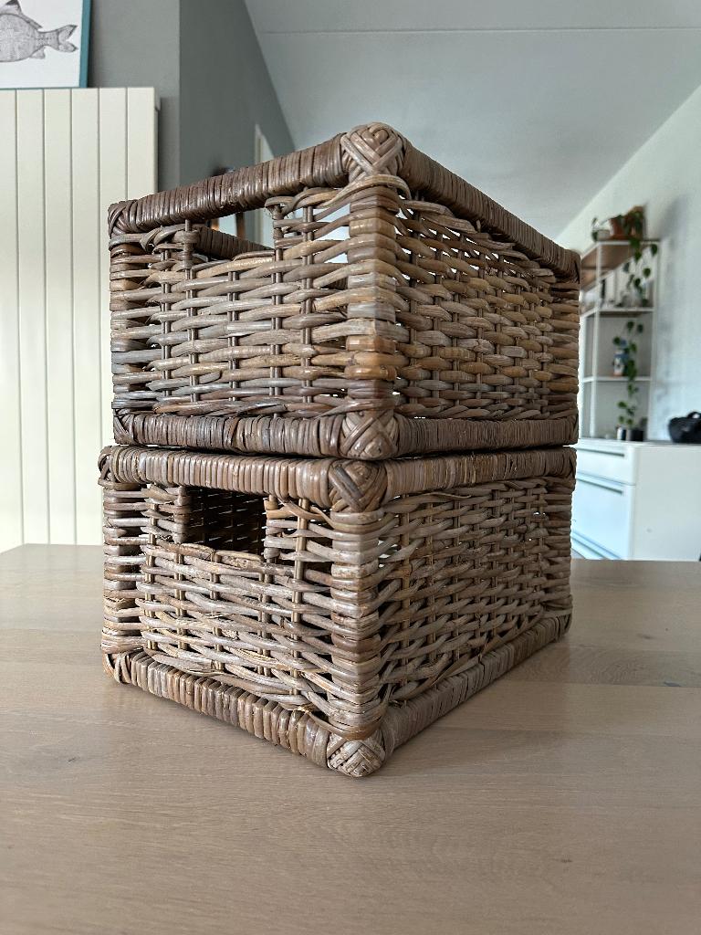 Rotan opberg kastmanden 4 stuks – grijs / bruin, Huis en Inrichting, Woonaccessoires | Schalen en Manden, Gebruikt, Mand, Rechthoekig
